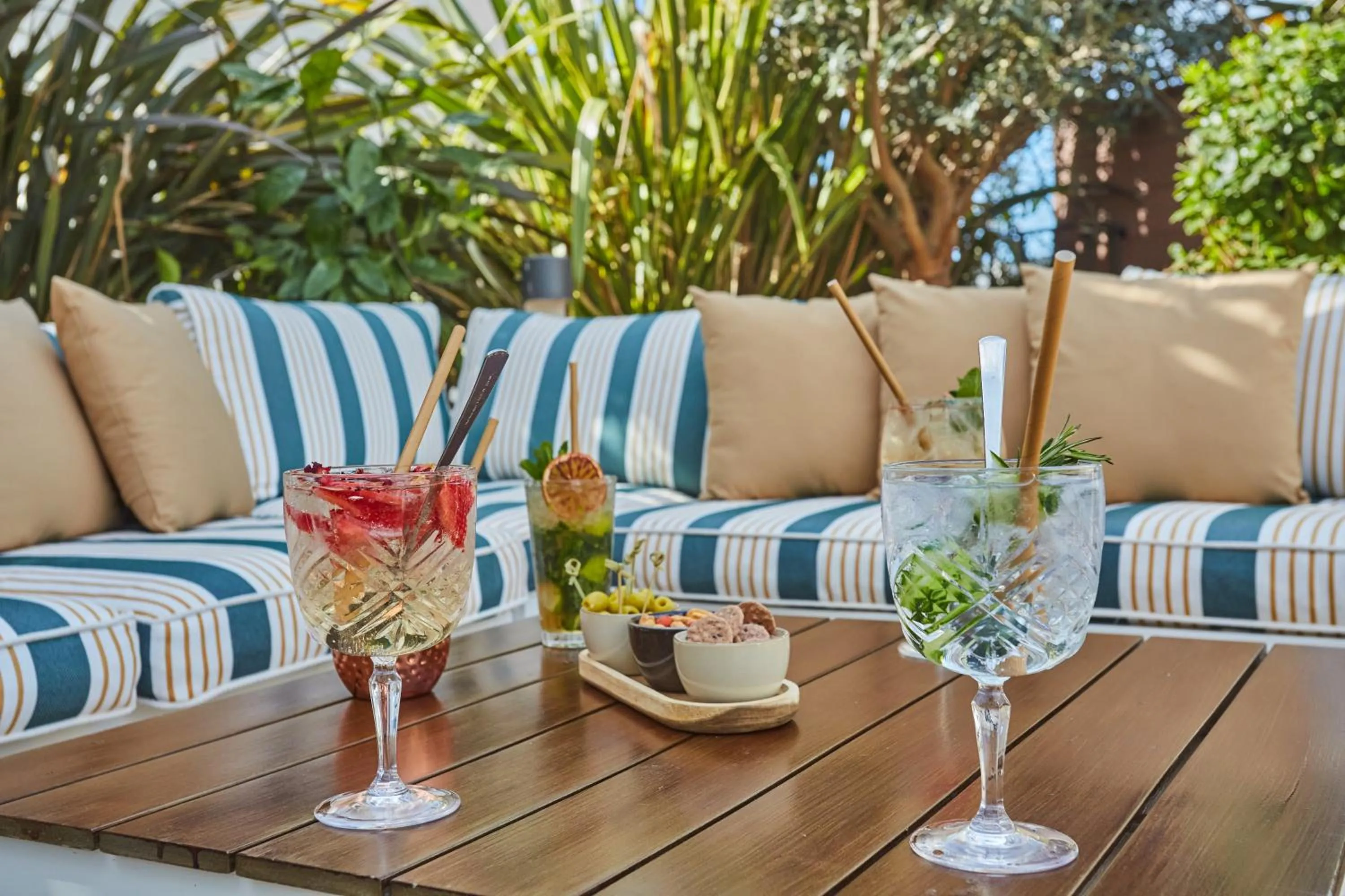 Lounge or bar in Jardins de Mademoiselle Hôtel & Spa