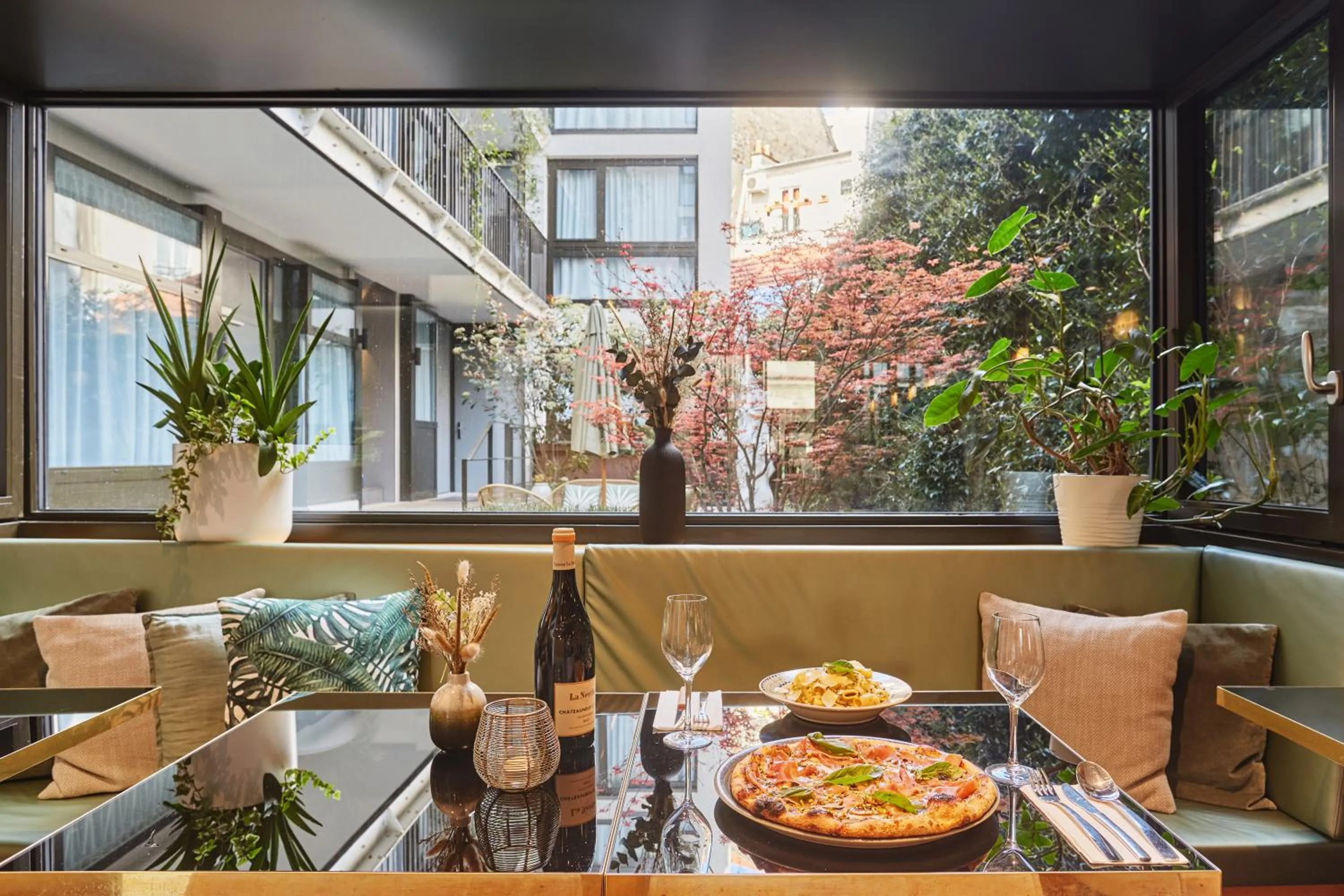 Restaurant/places to eat in Jardins de Mademoiselle Hôtel & Spa