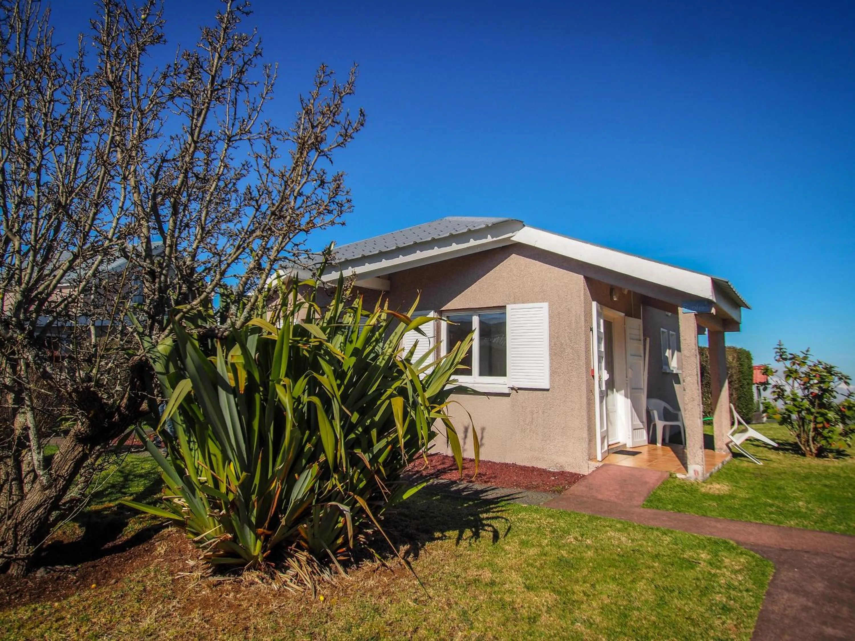 Garden view in Hôtel L'Ecrin