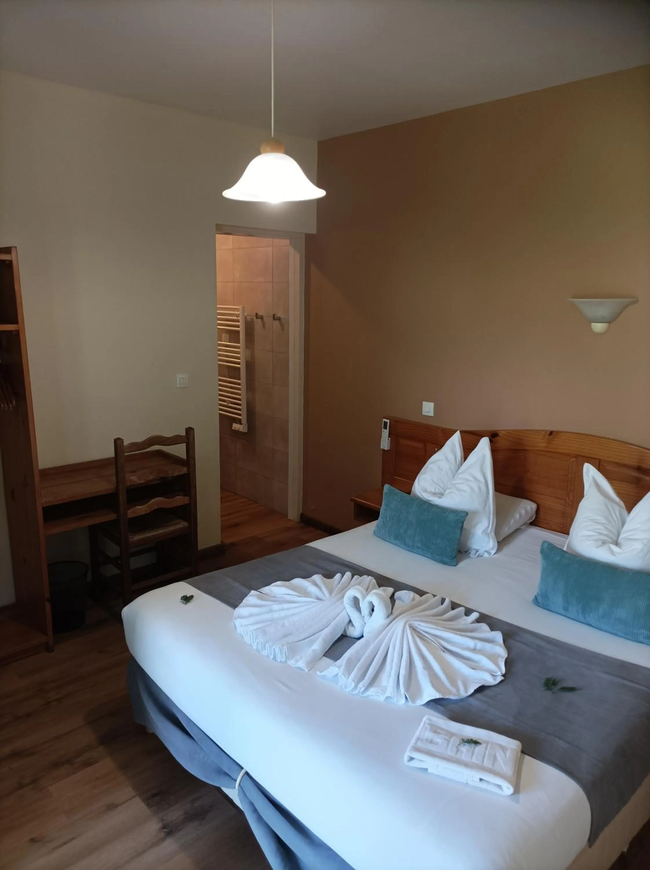 Bed in Hôtel L'Ecrin