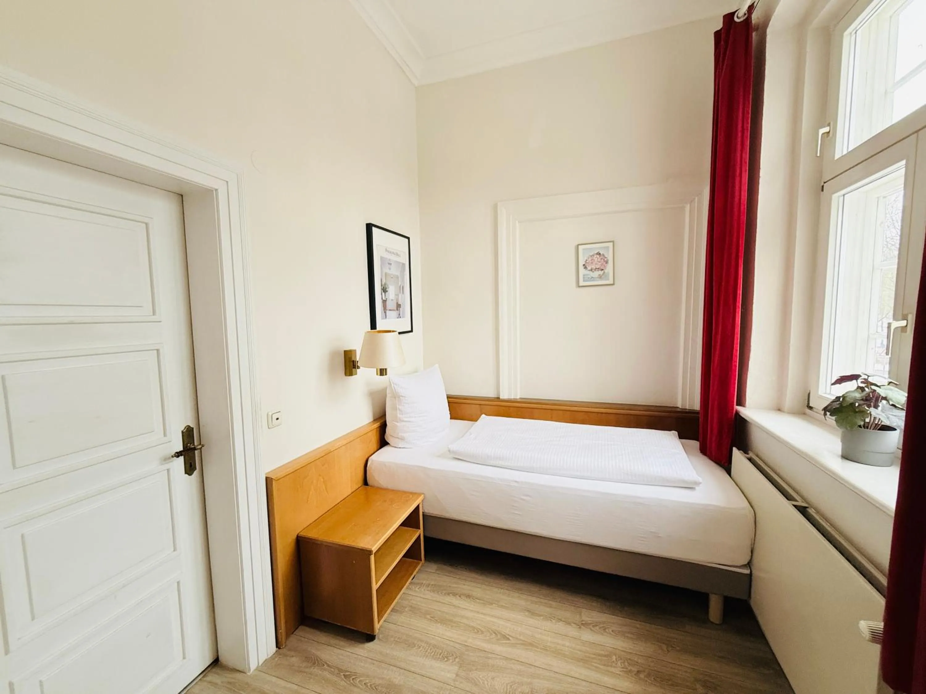 Photo of the whole room, Bed in Hotel Pelli Hof Rendsburg by Tulip Inn