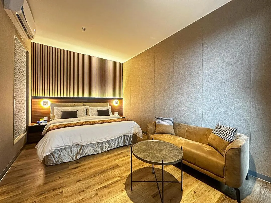 Bed in Pine Tree Hotel