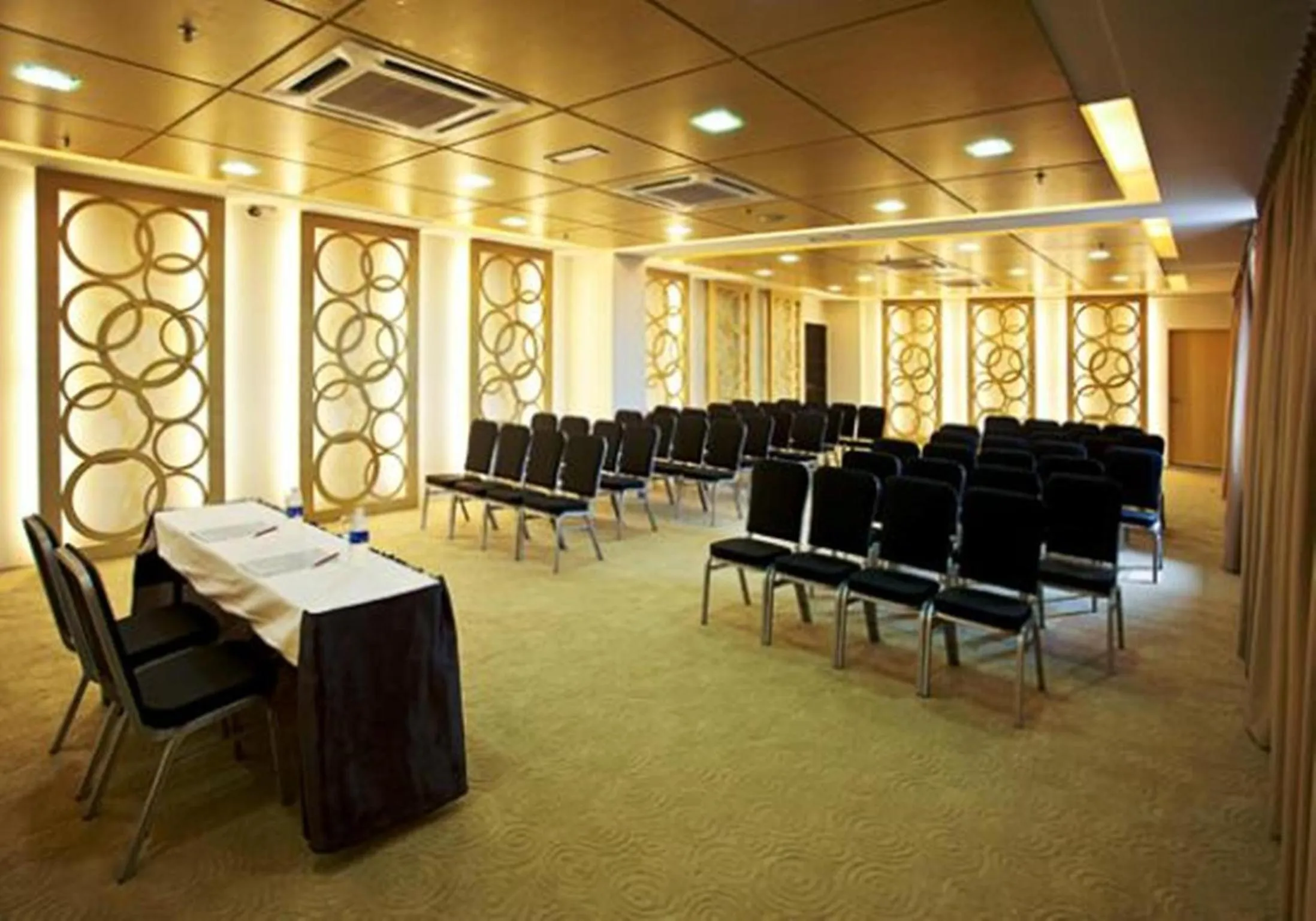 Banquet/Function facilities in Pine Tree Hotel