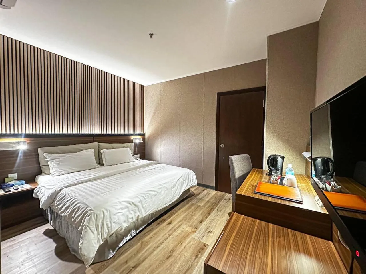 Bed in Pine Tree Hotel