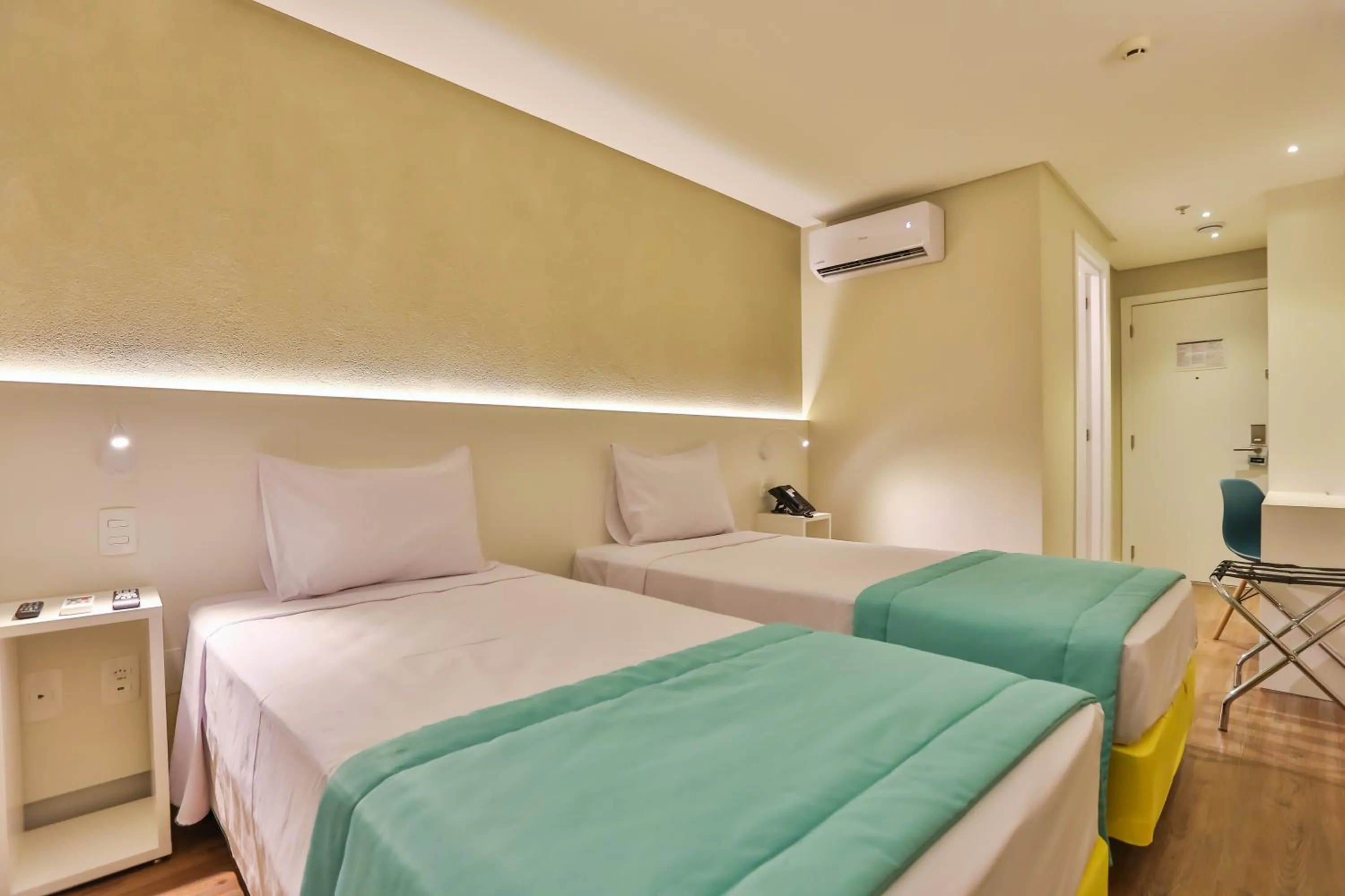 Bed in Transamerica Fit Serra