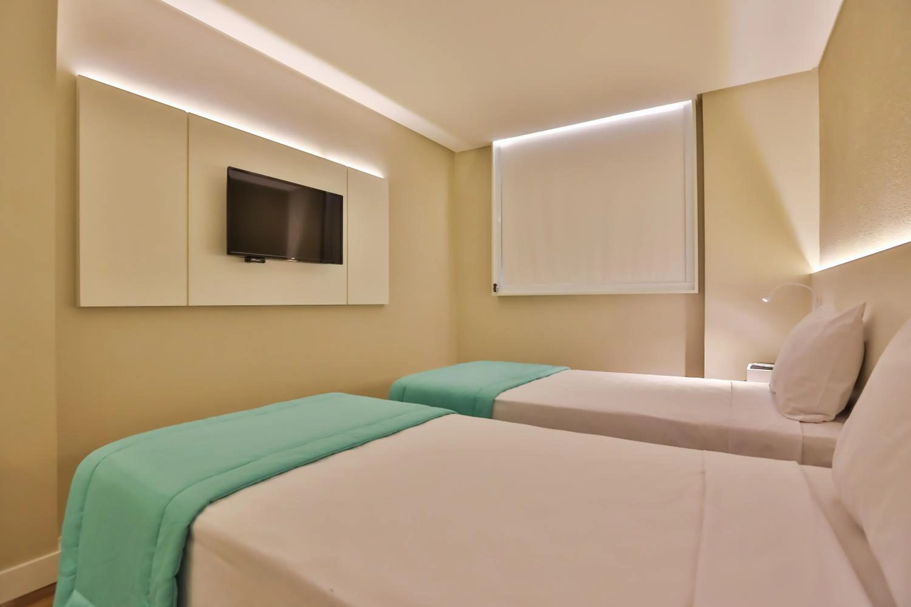 Bed in Transamerica Fit Serra