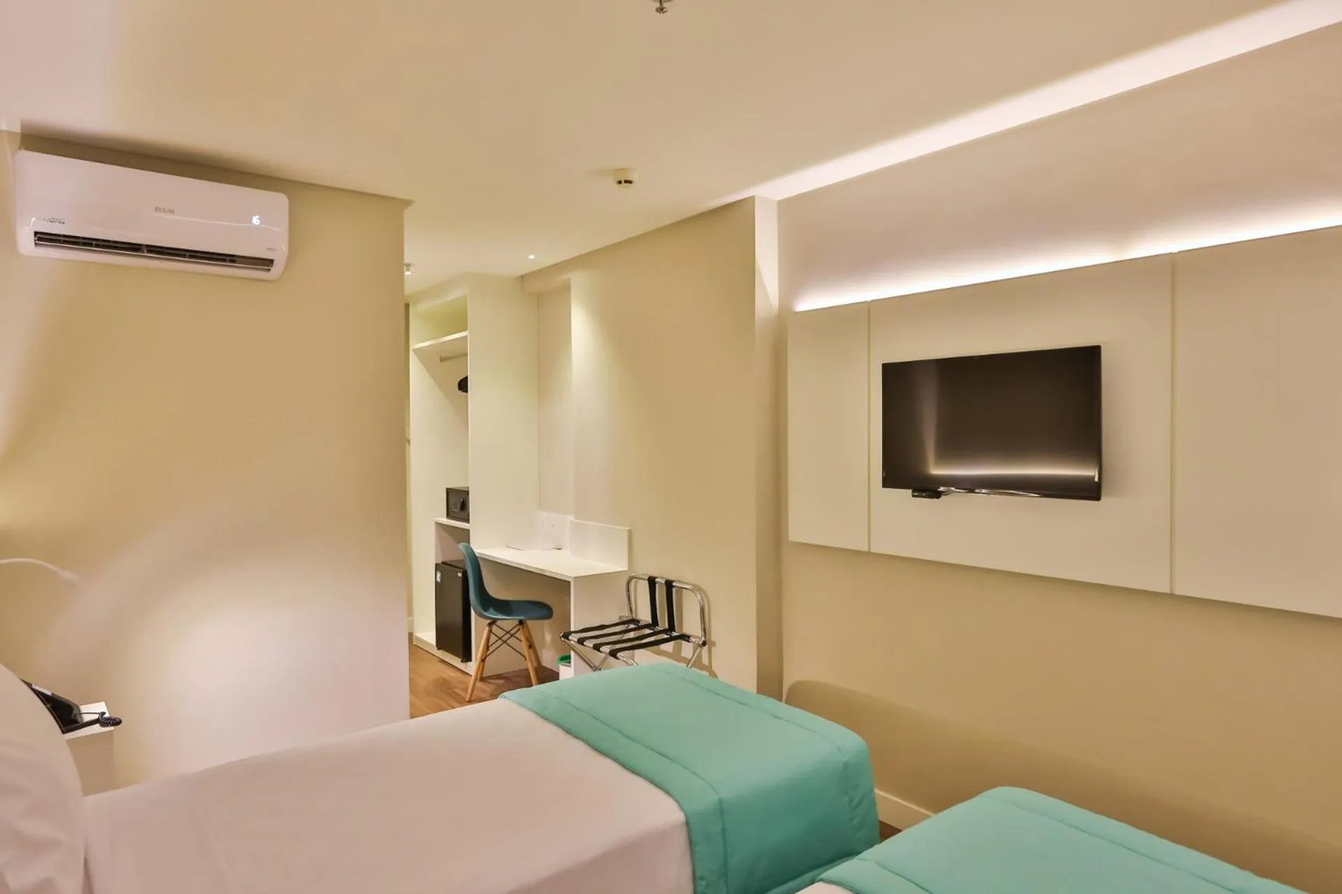 Bed in Transamerica Fit Serra