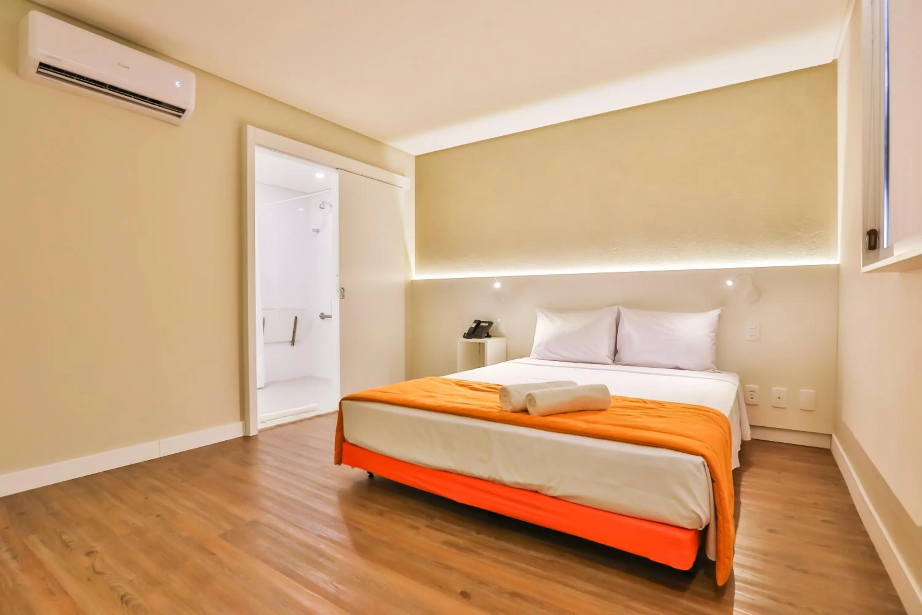 Bed in Transamerica Fit Serra