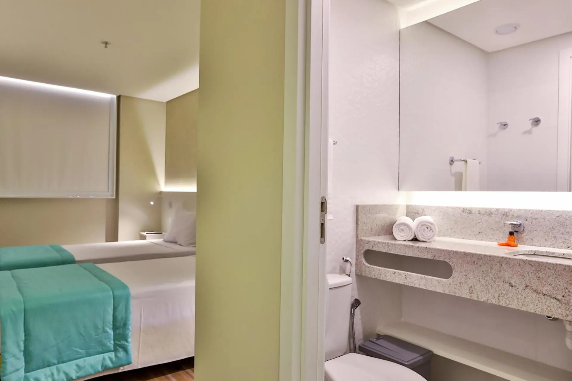 Bathroom, Bed in Transamerica Fit Serra