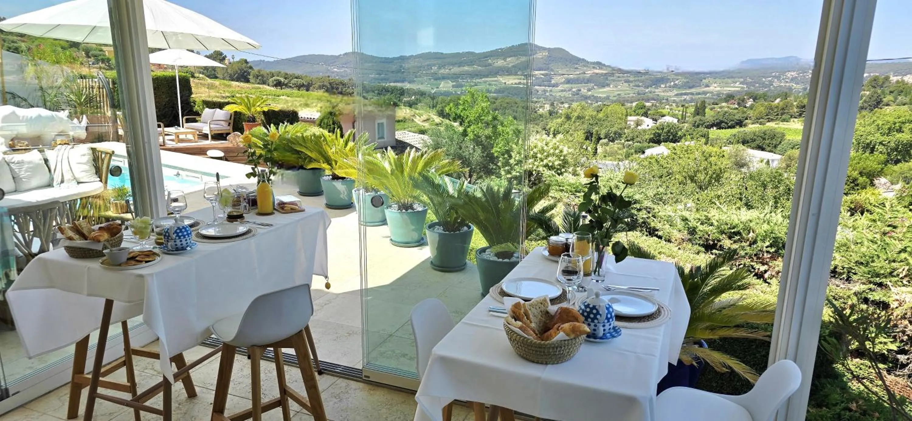 Breakfast in Le Nid Bleu