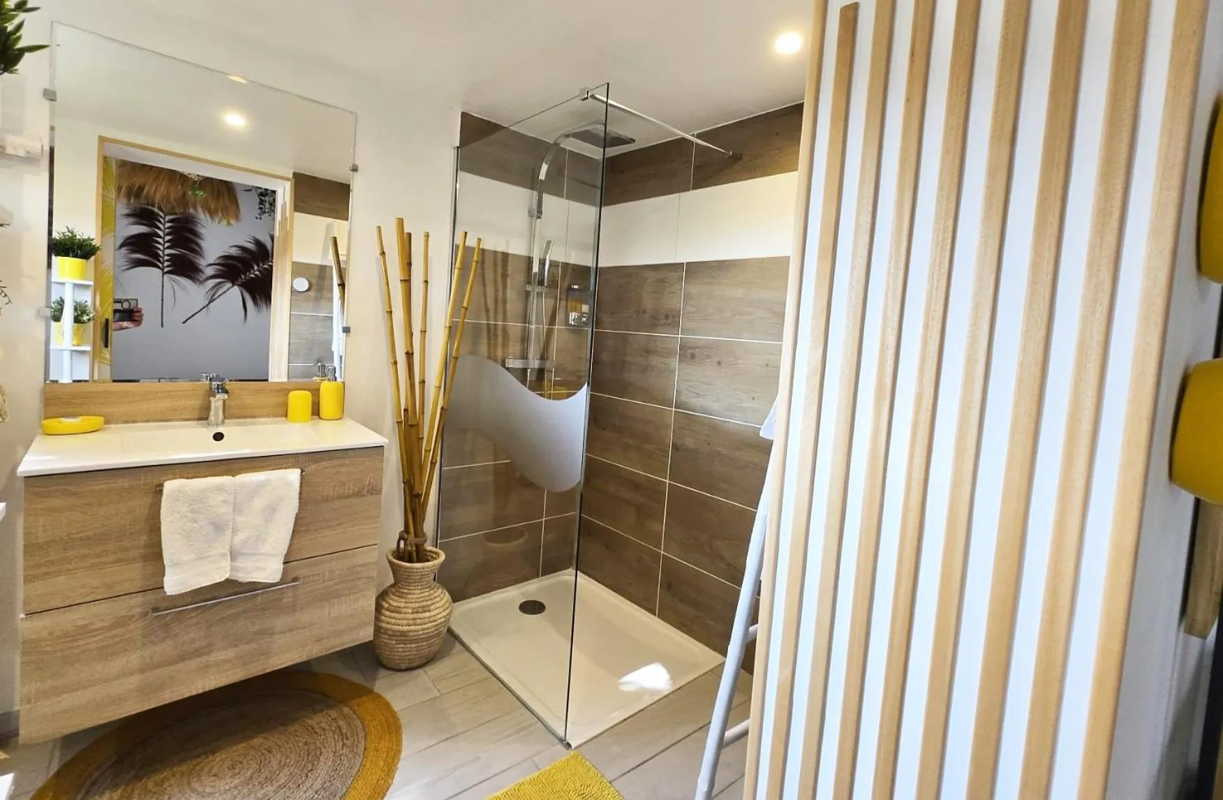 Shower in Le Nid Bleu