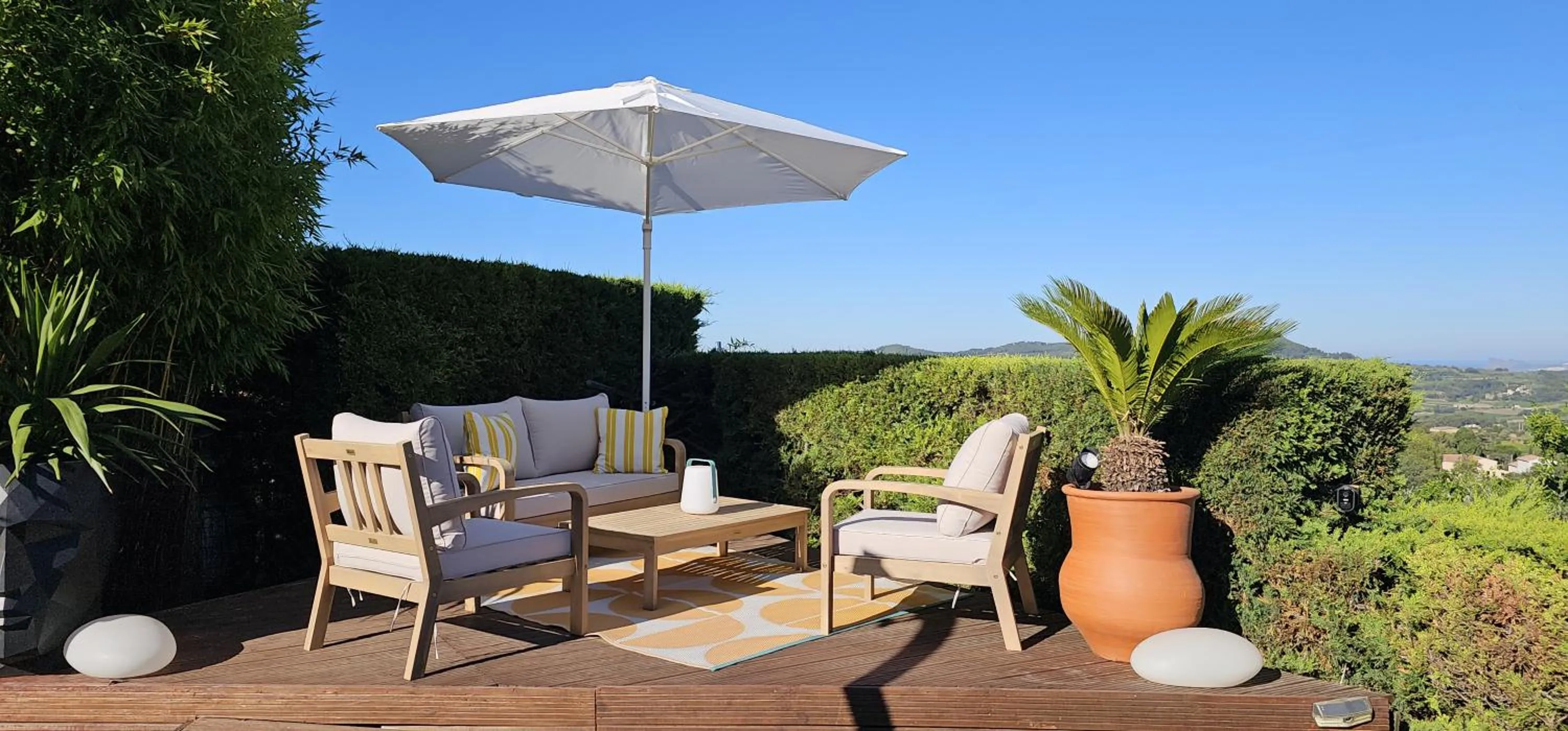 Patio in Le Nid Bleu