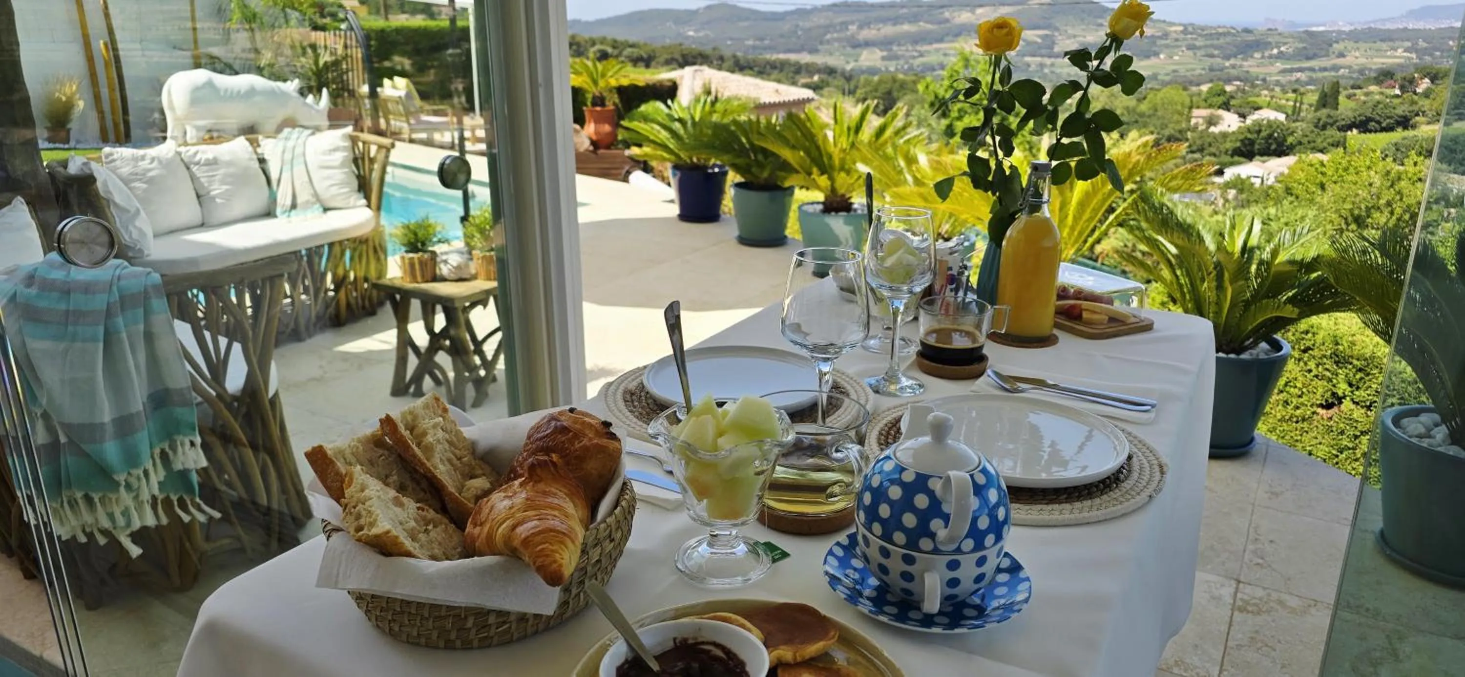 Food and drinks in Le Nid Bleu