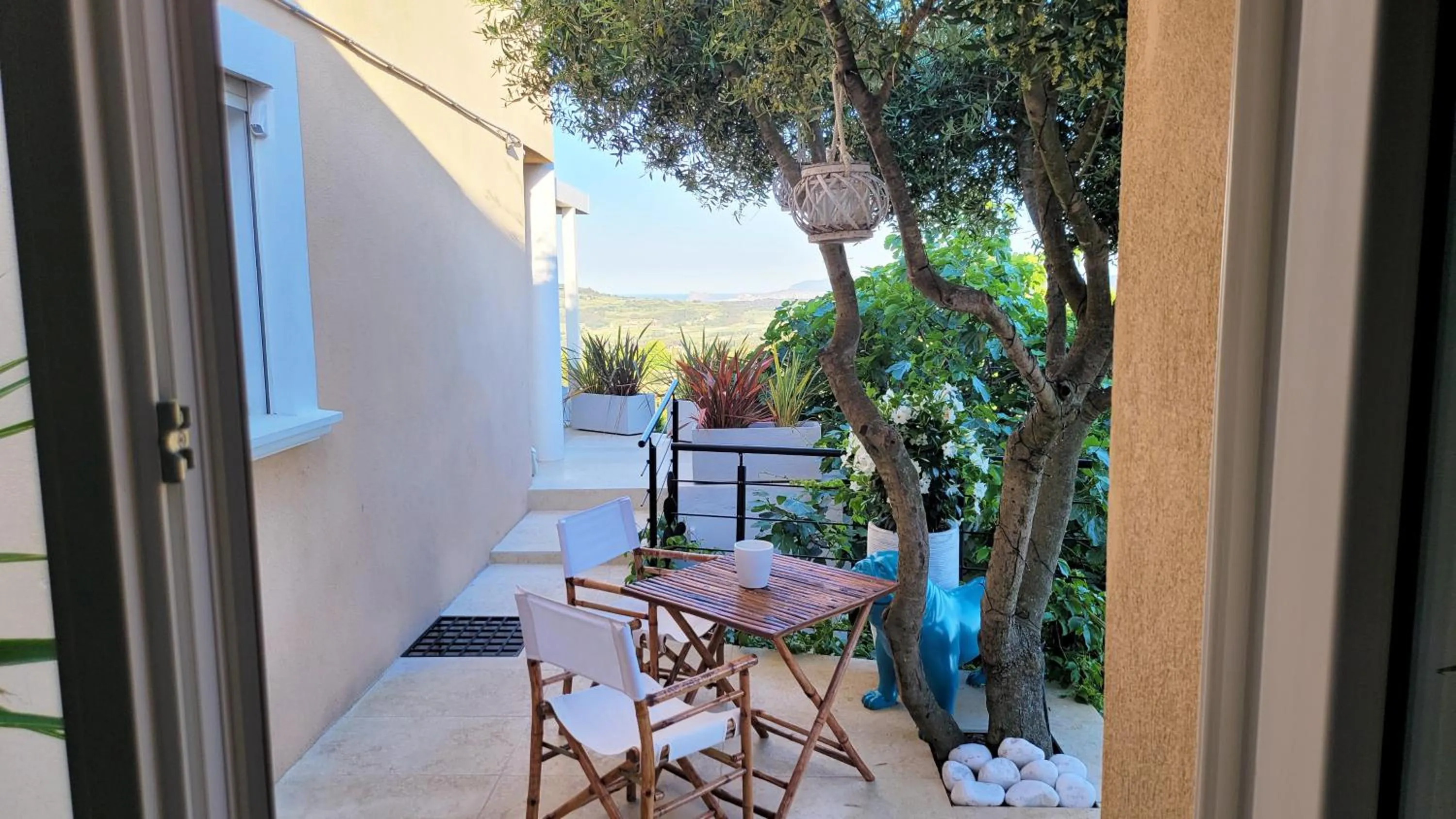 Patio in Le Nid Bleu