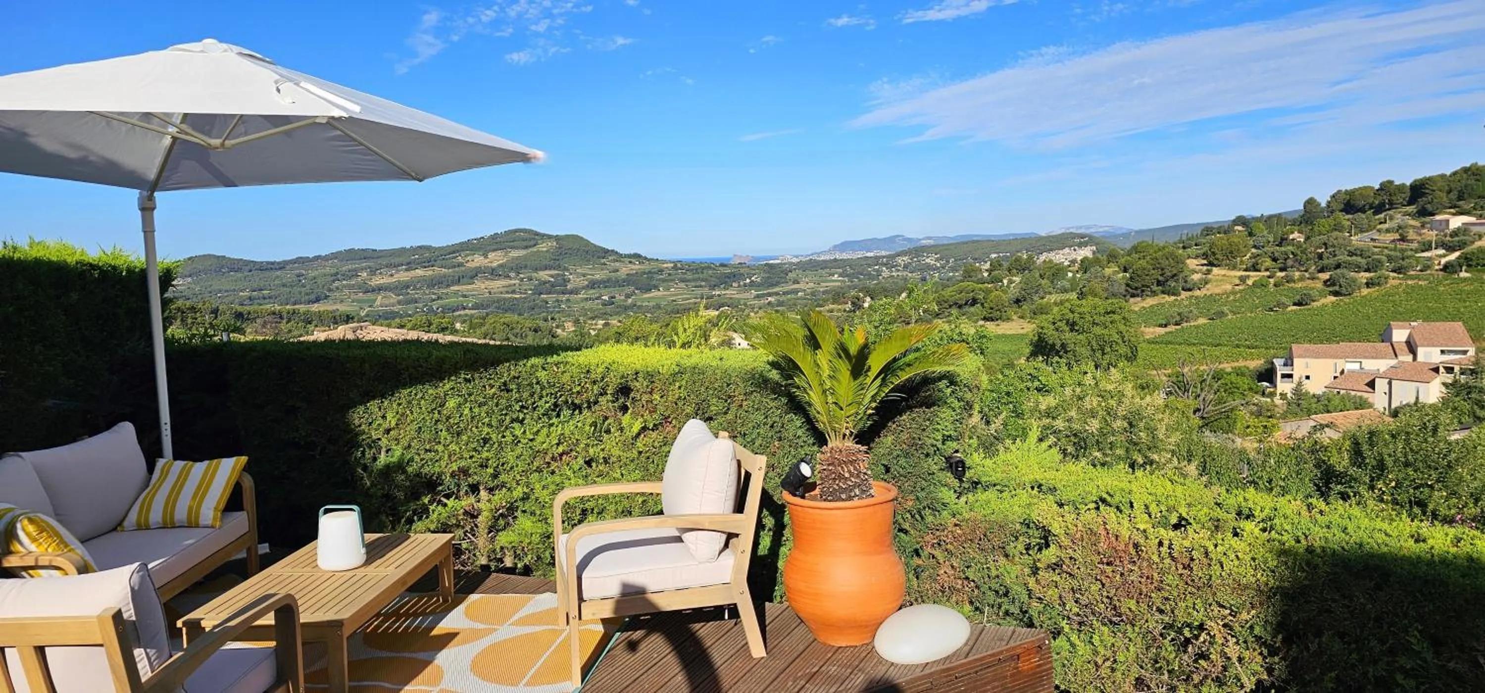 Patio in Le Nid Bleu