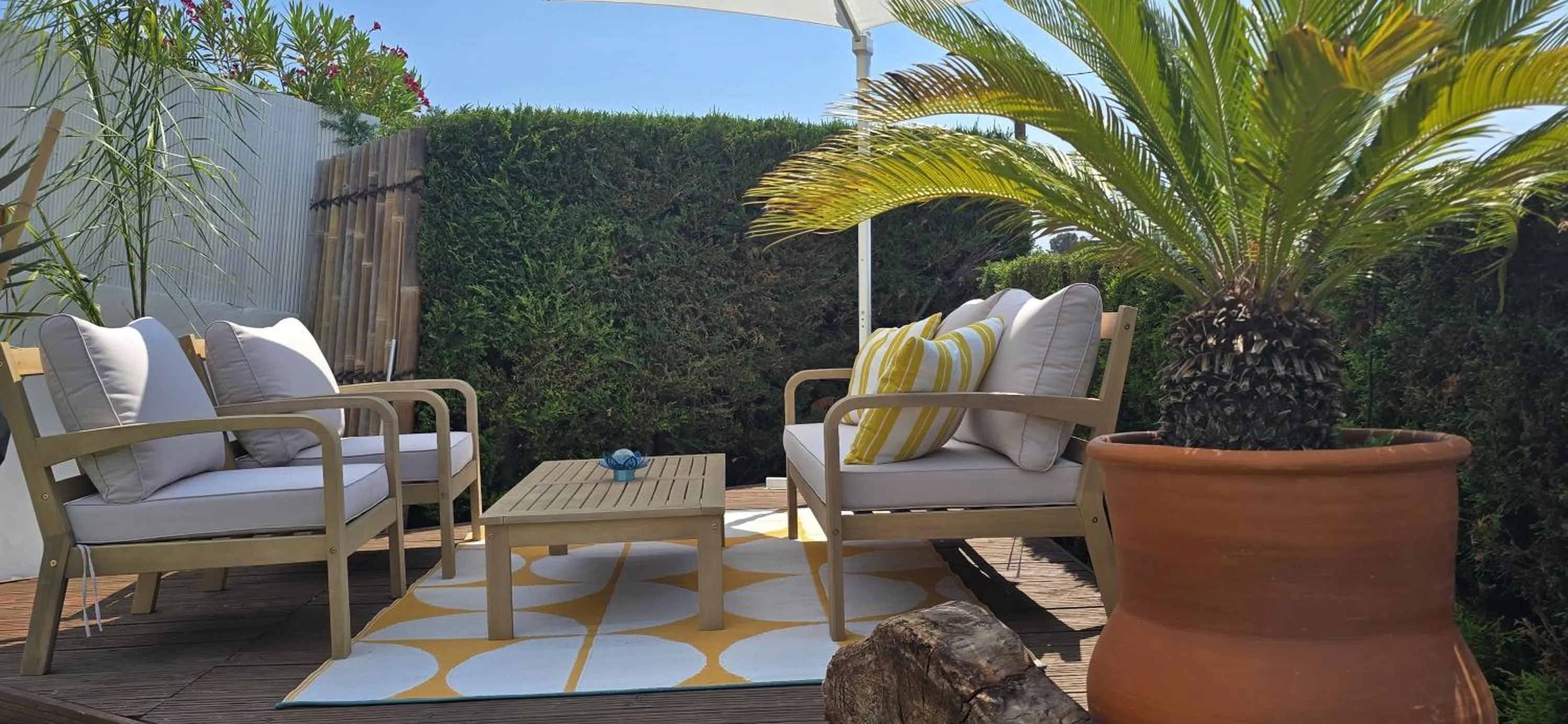 Patio in Le Nid Bleu