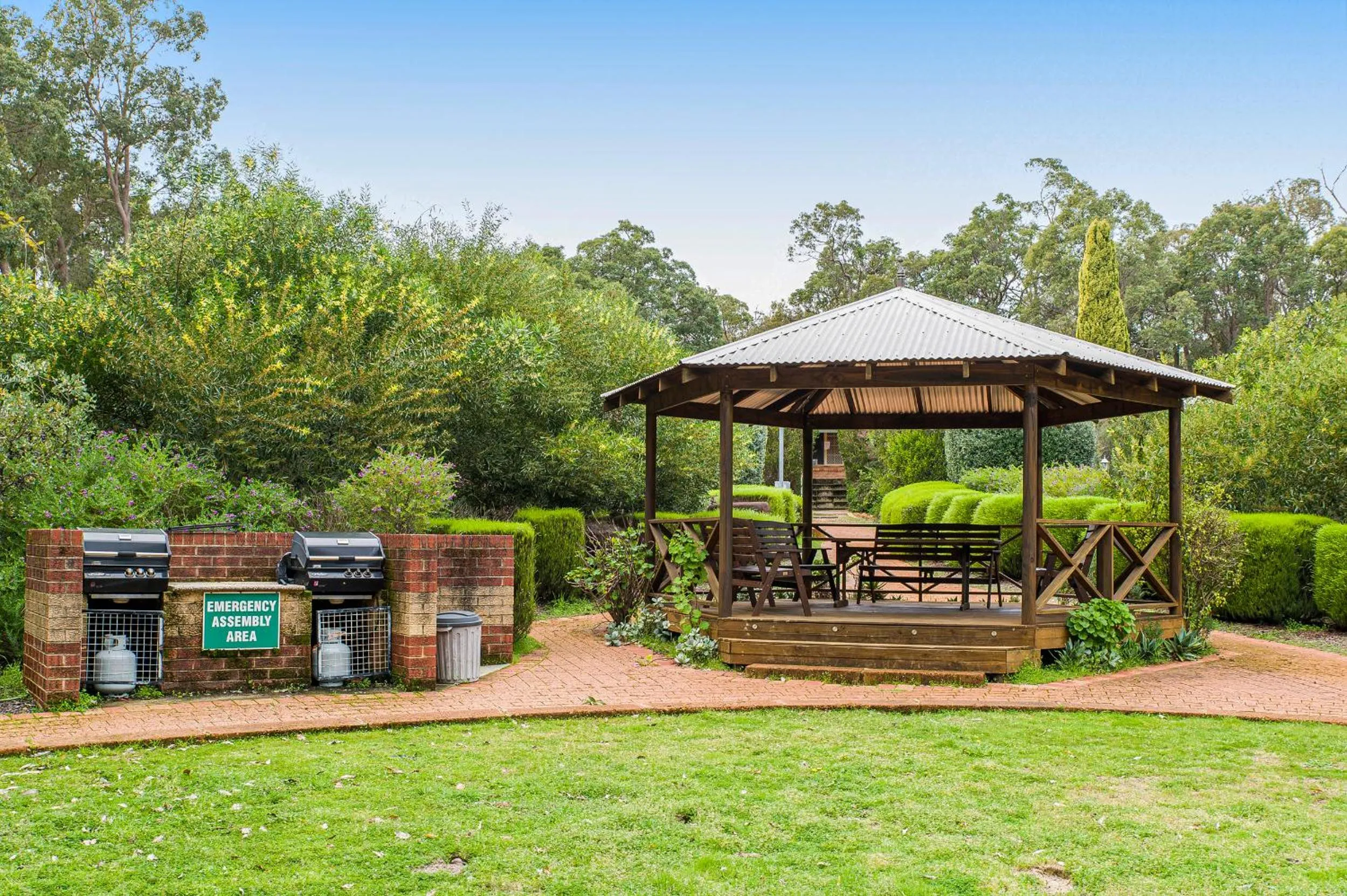 Restaurant/places to eat in Travellers Rest Motel