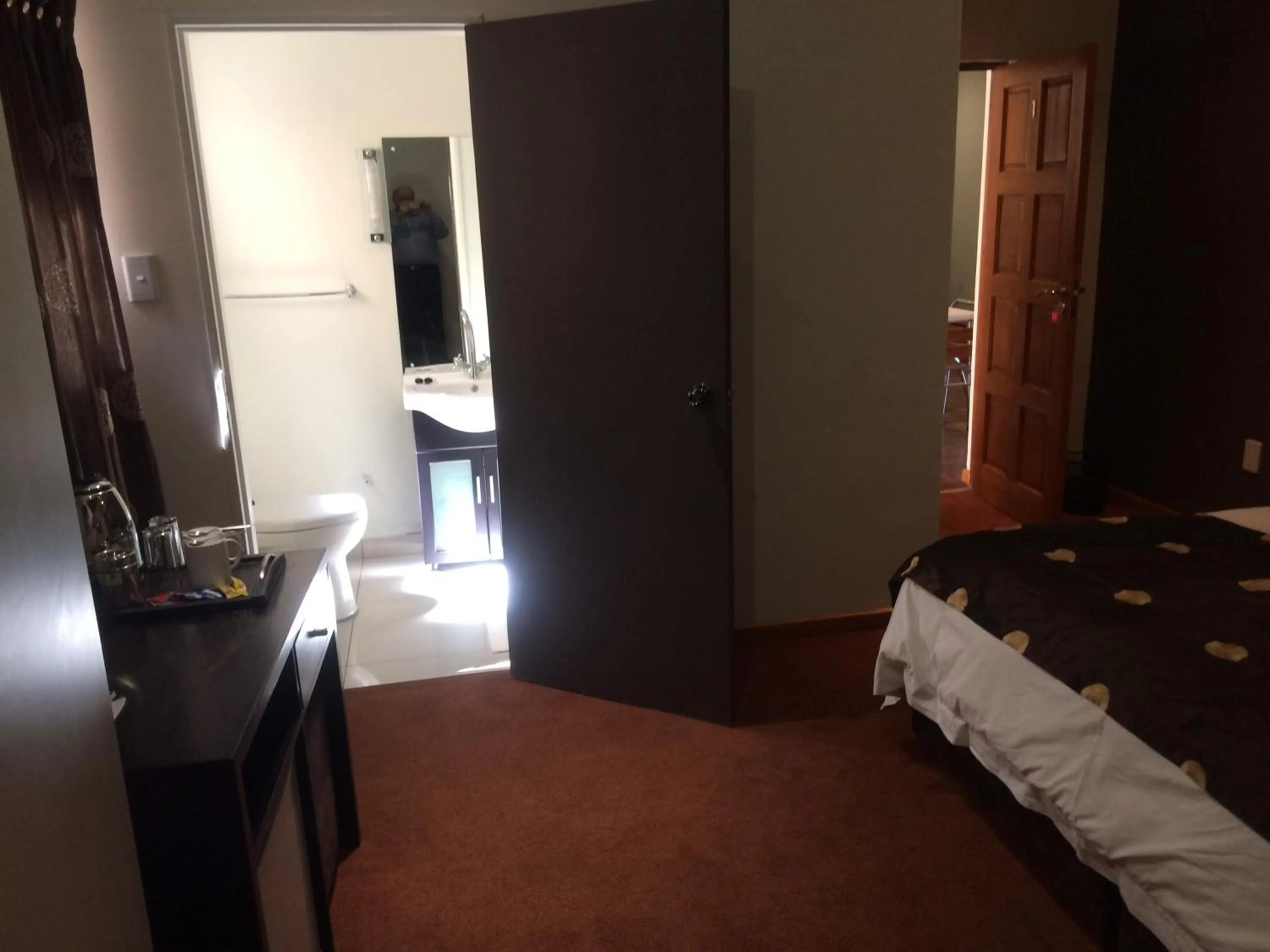 Bathroom, Bed in Houghton Guest House