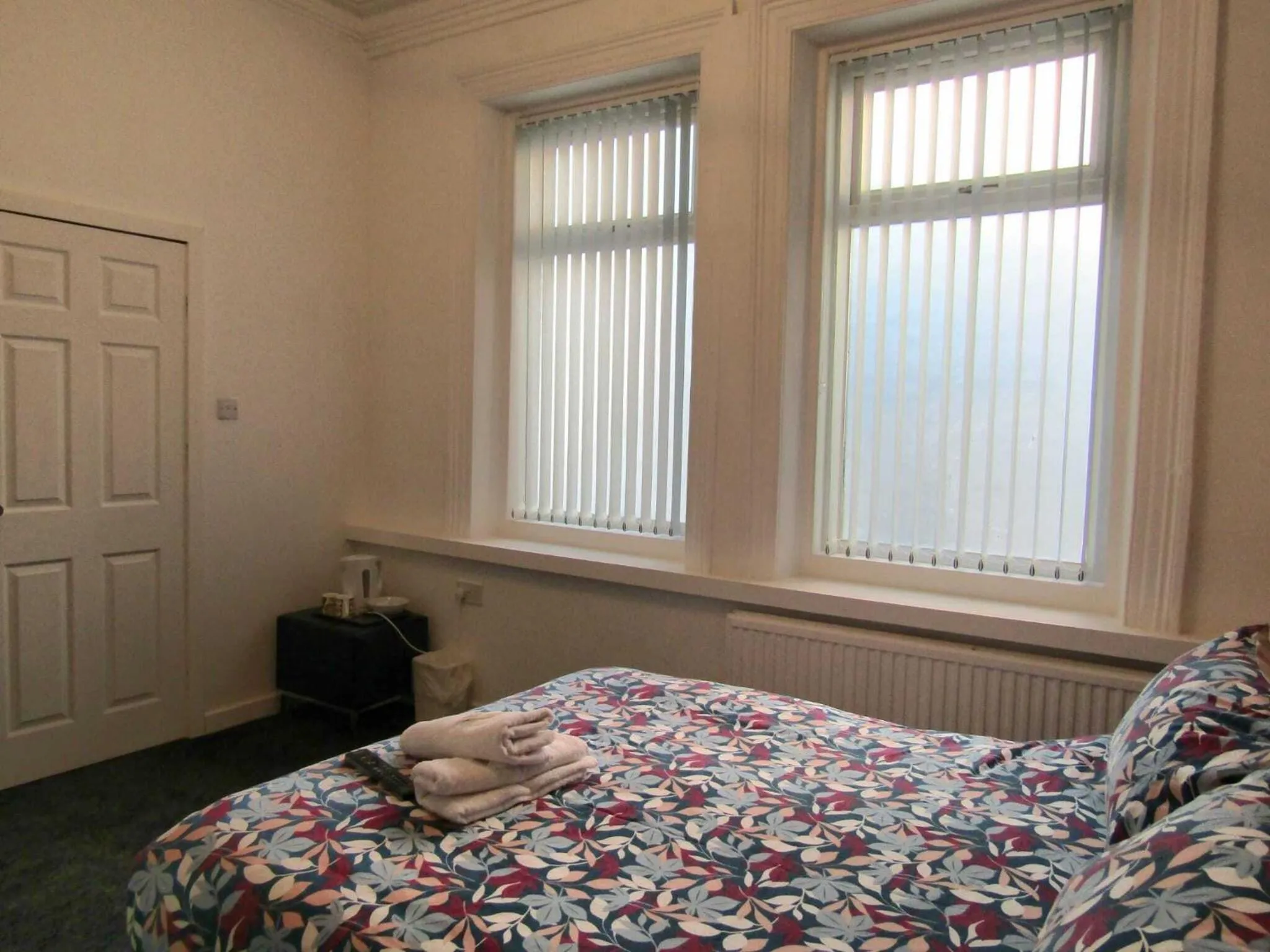 Bedroom, Bed in Belroy Hotel