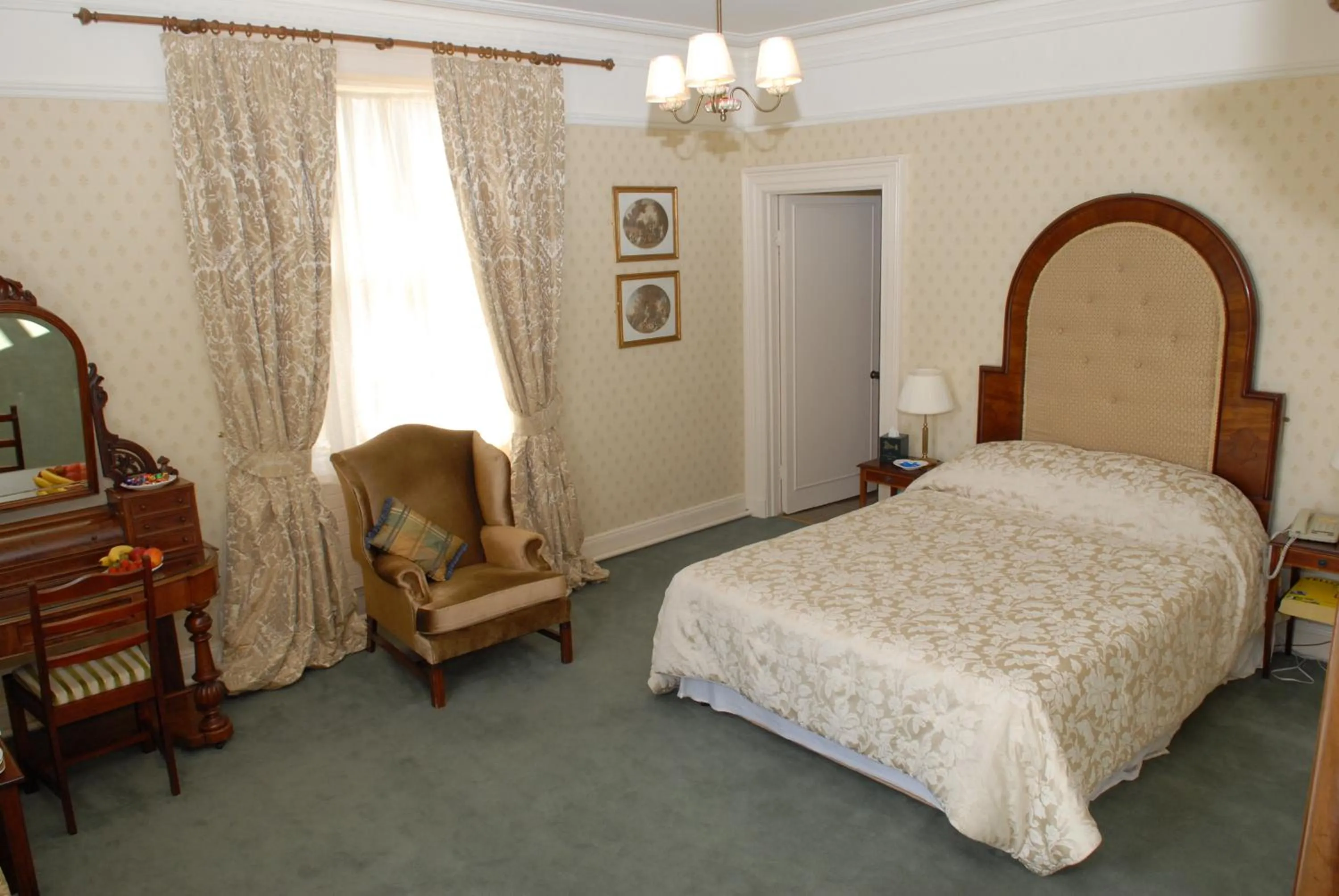 Photo of the whole room in Londonderry Arms Hotel