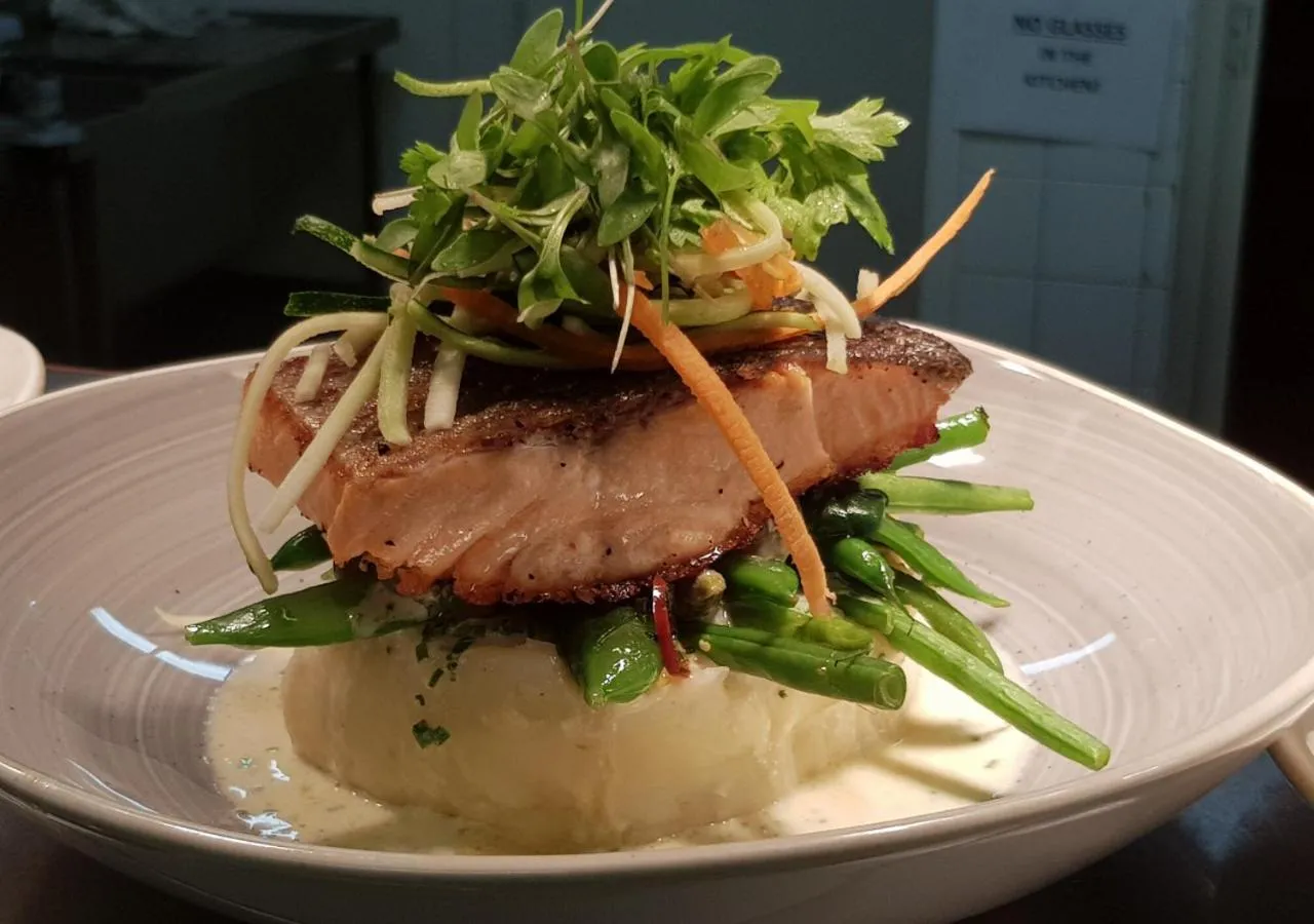 Restaurant/places to eat in Londonderry Arms Hotel