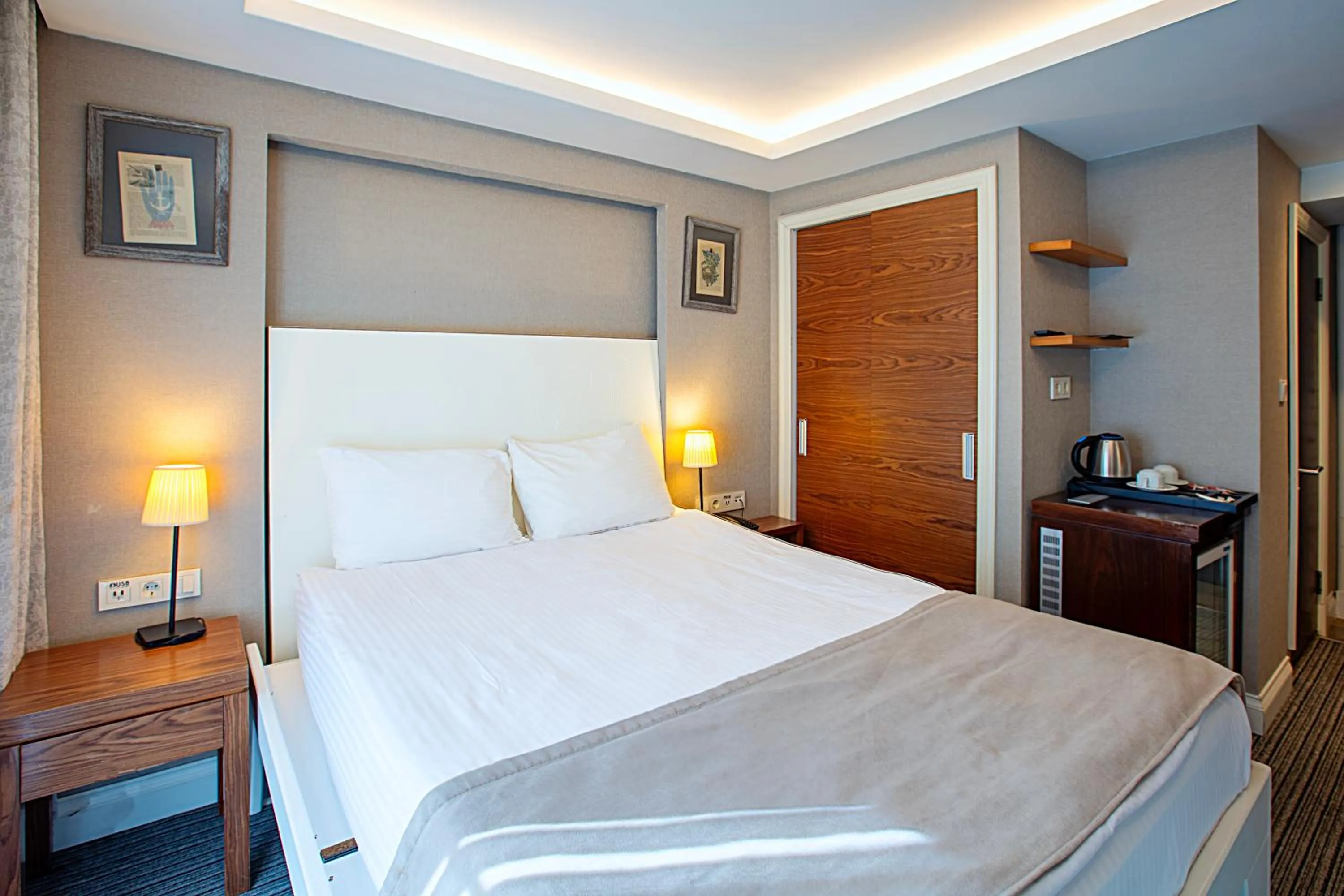 Photo of the whole room, Bed in Aston Hotel Taksim