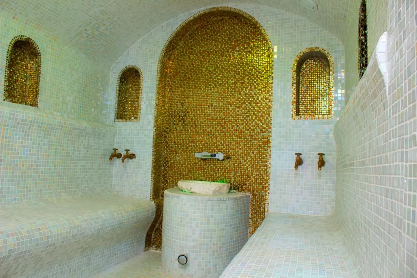 Steam room in Hôtel La Villa Racine