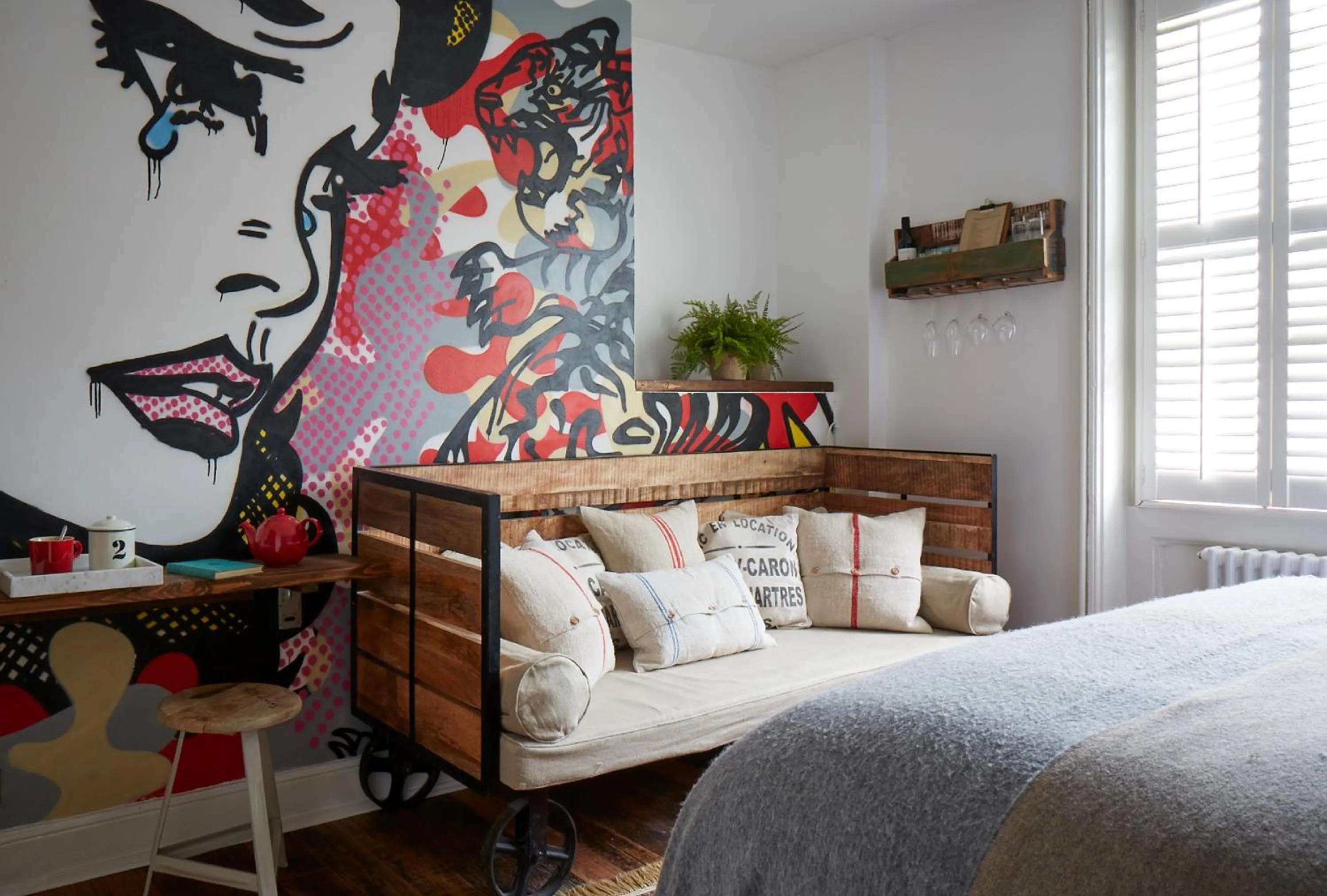 Seating area, Bed in Artist Residence Brighton