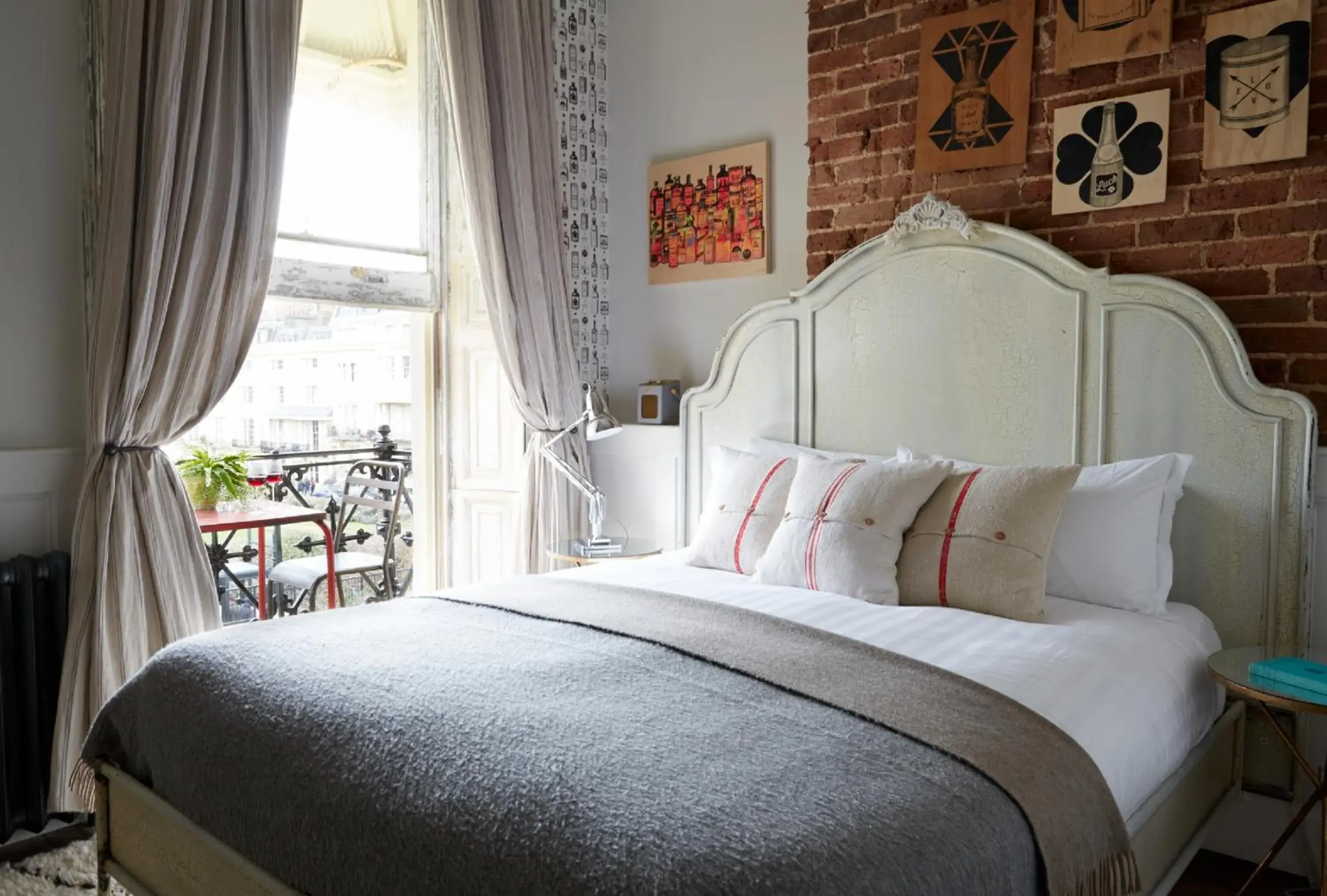 Comfy Double Room with Sea View and Balcony in Artist Residence Brighton Comfy Double Room with Sea View and Balcony in Artist Residence Brighton