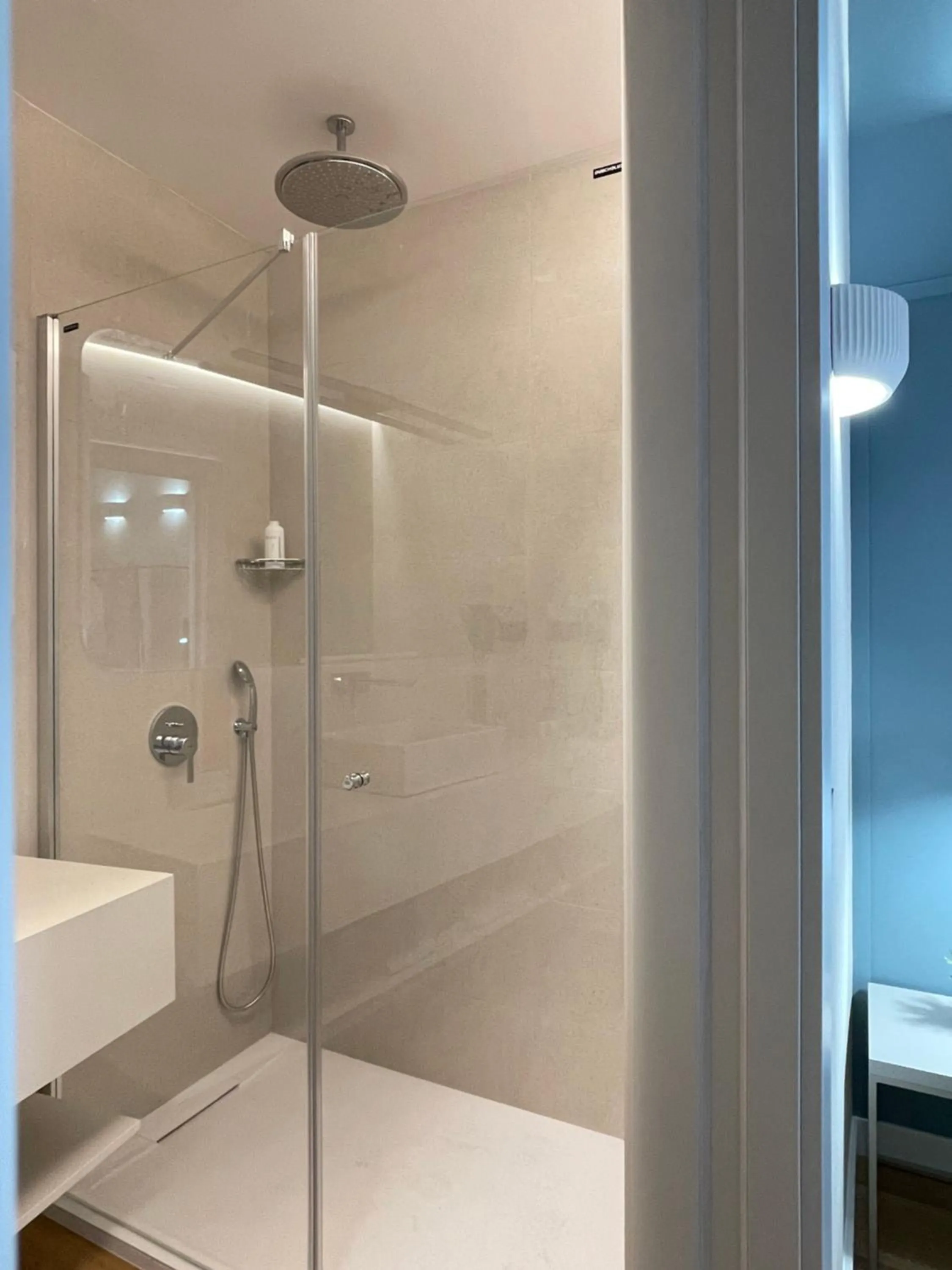 Shower in Cosy Rooms Embajador