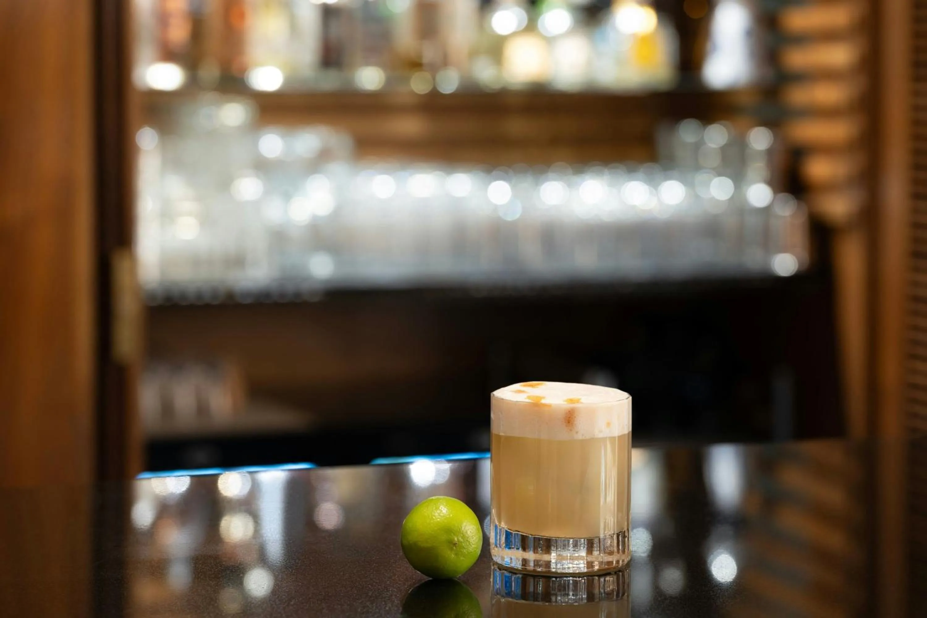 Lounge or bar in London Marriott Hotel Canary Wharf