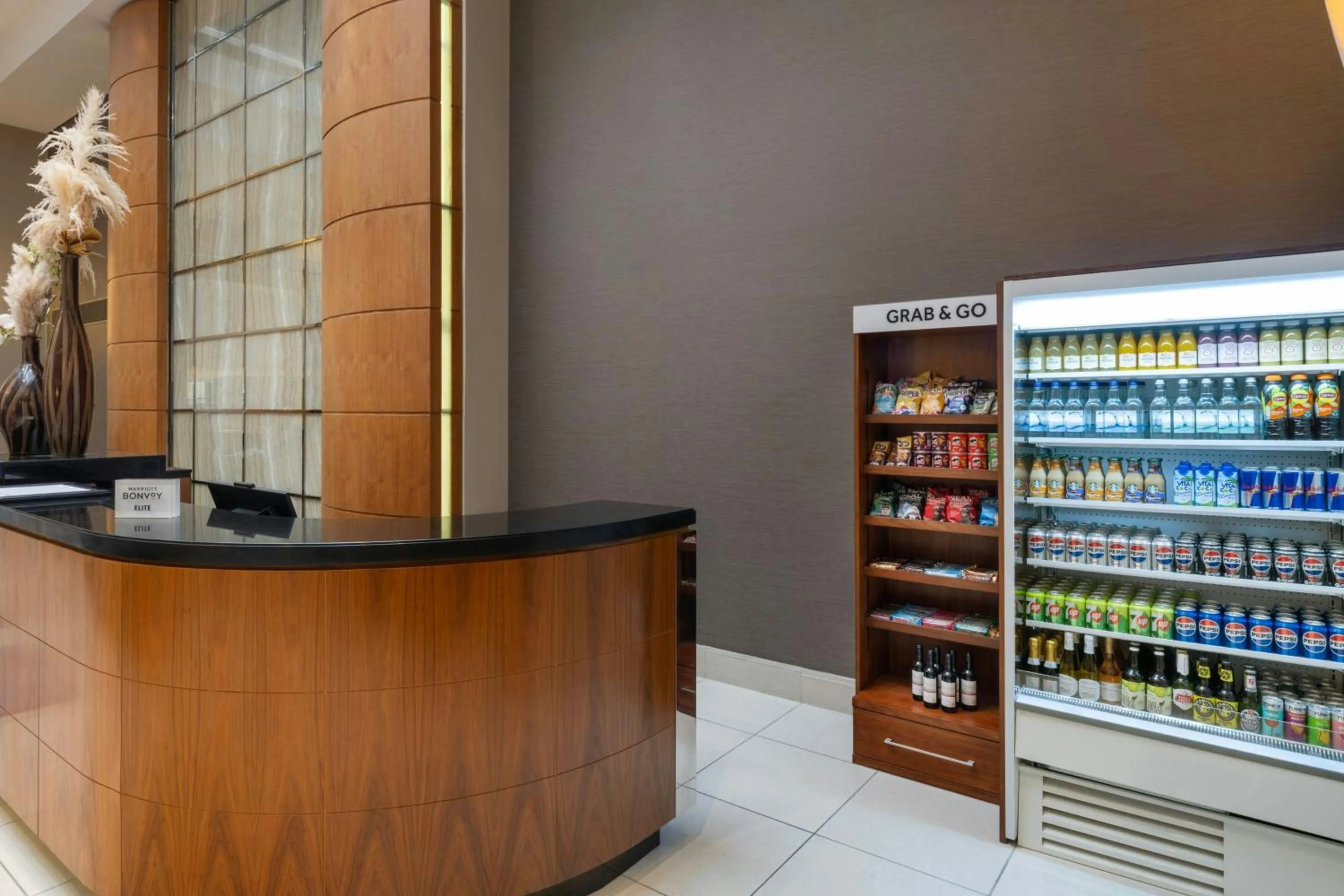 Lobby or reception in London Marriott Hotel Canary Wharf