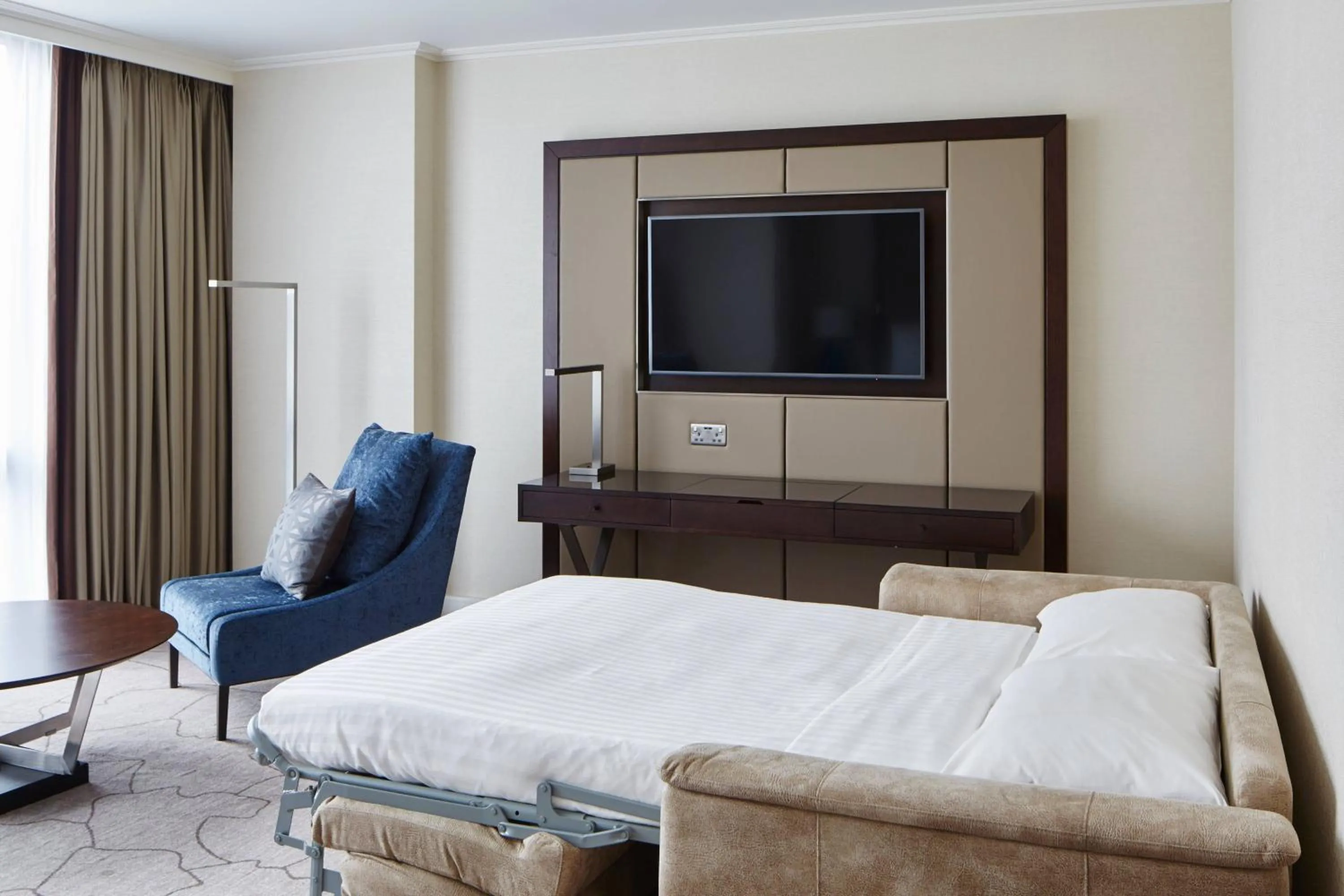 Photo of the whole room, Bed in London Marriott Hotel Canary Wharf