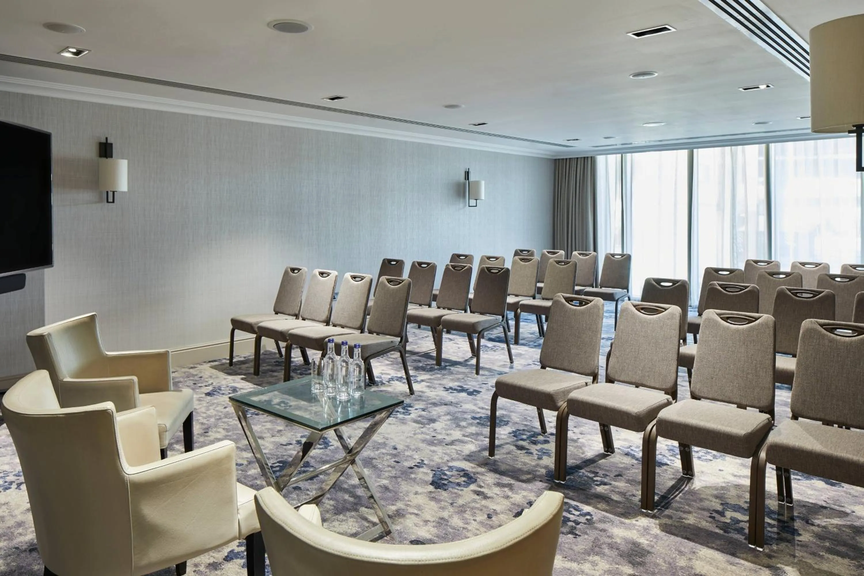 Lounge or bar in London Marriott Hotel Canary Wharf