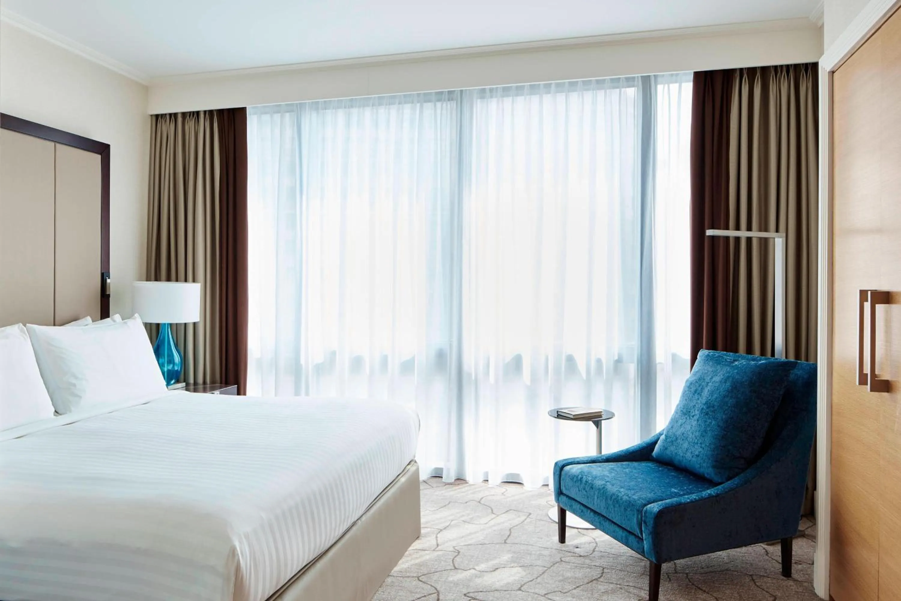 Bedroom, Bed in London Marriott Hotel Canary Wharf