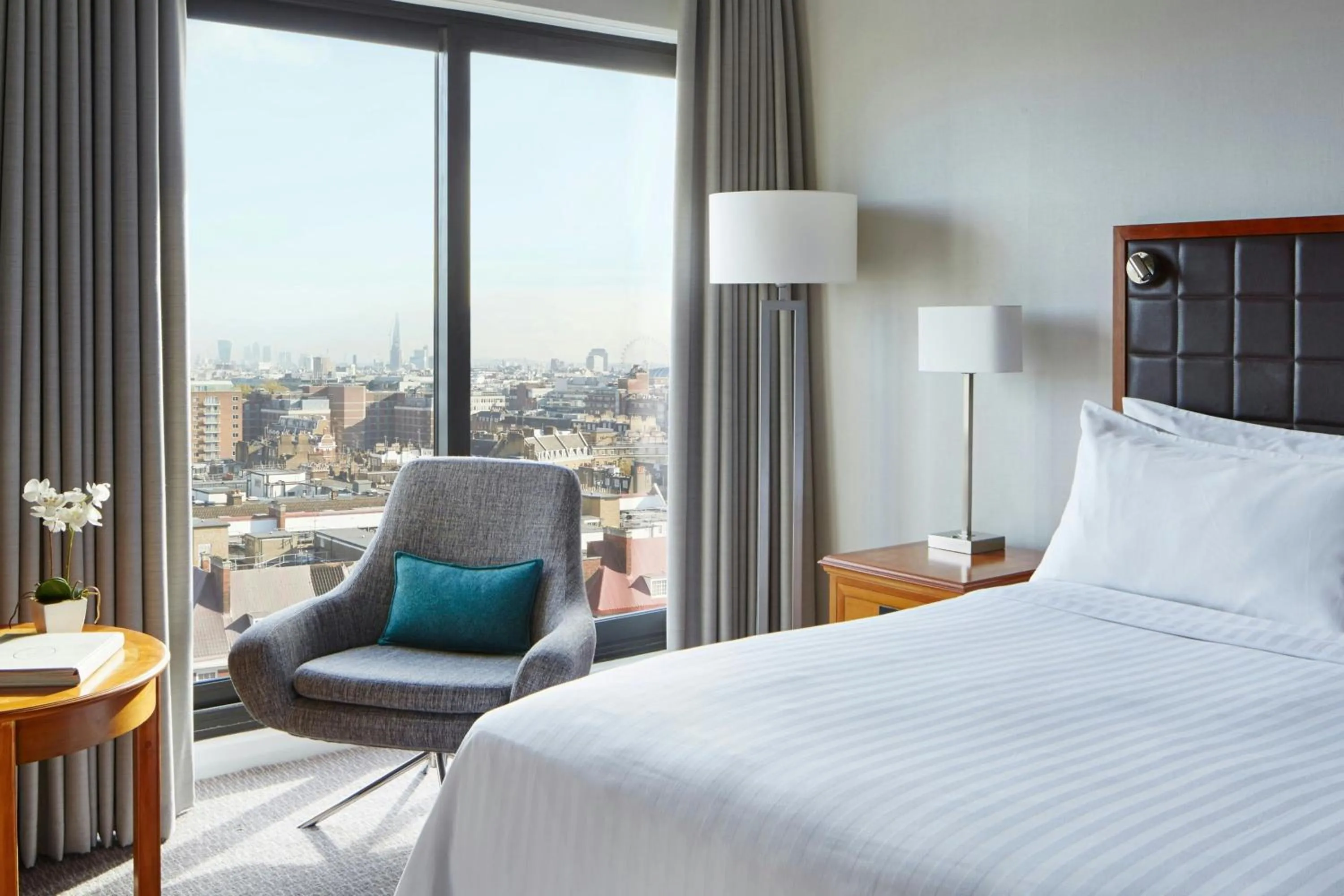 Photo of the whole room, Bed in London Marriott Hotel Marble Arch