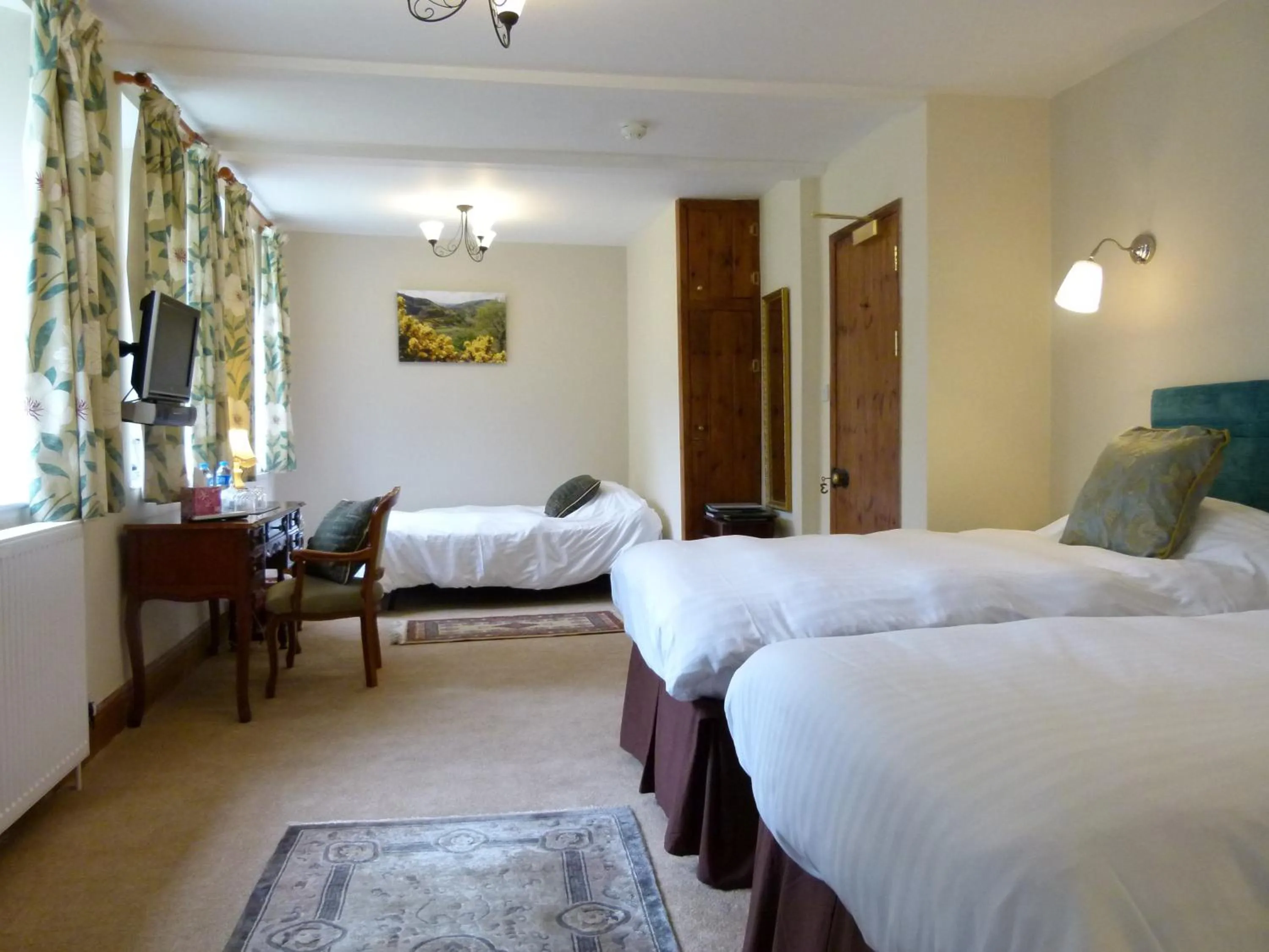 Bedroom, Bed in Collaven Manor