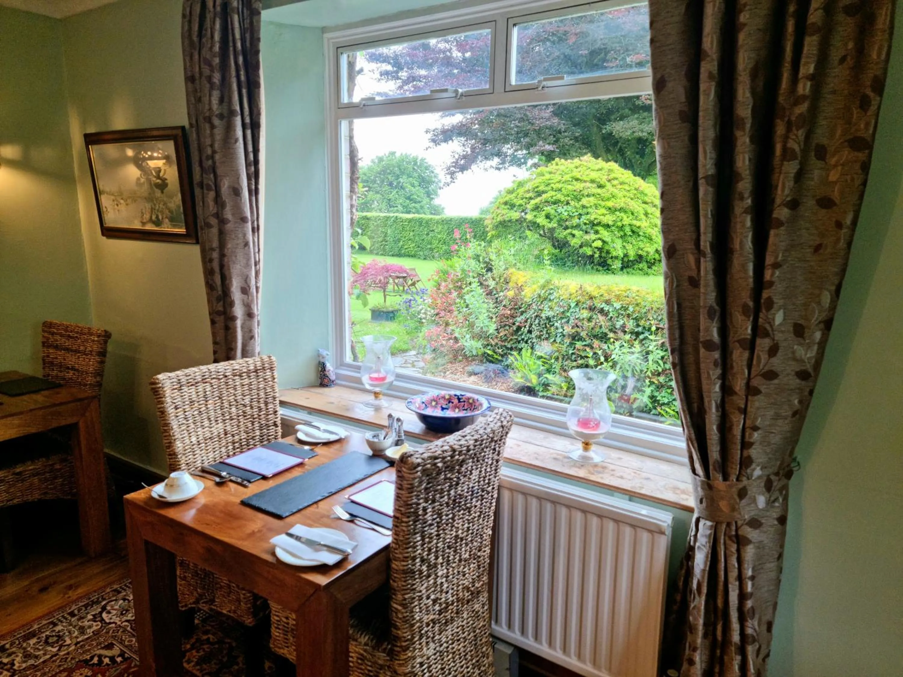 Dining area in Collaven Manor
