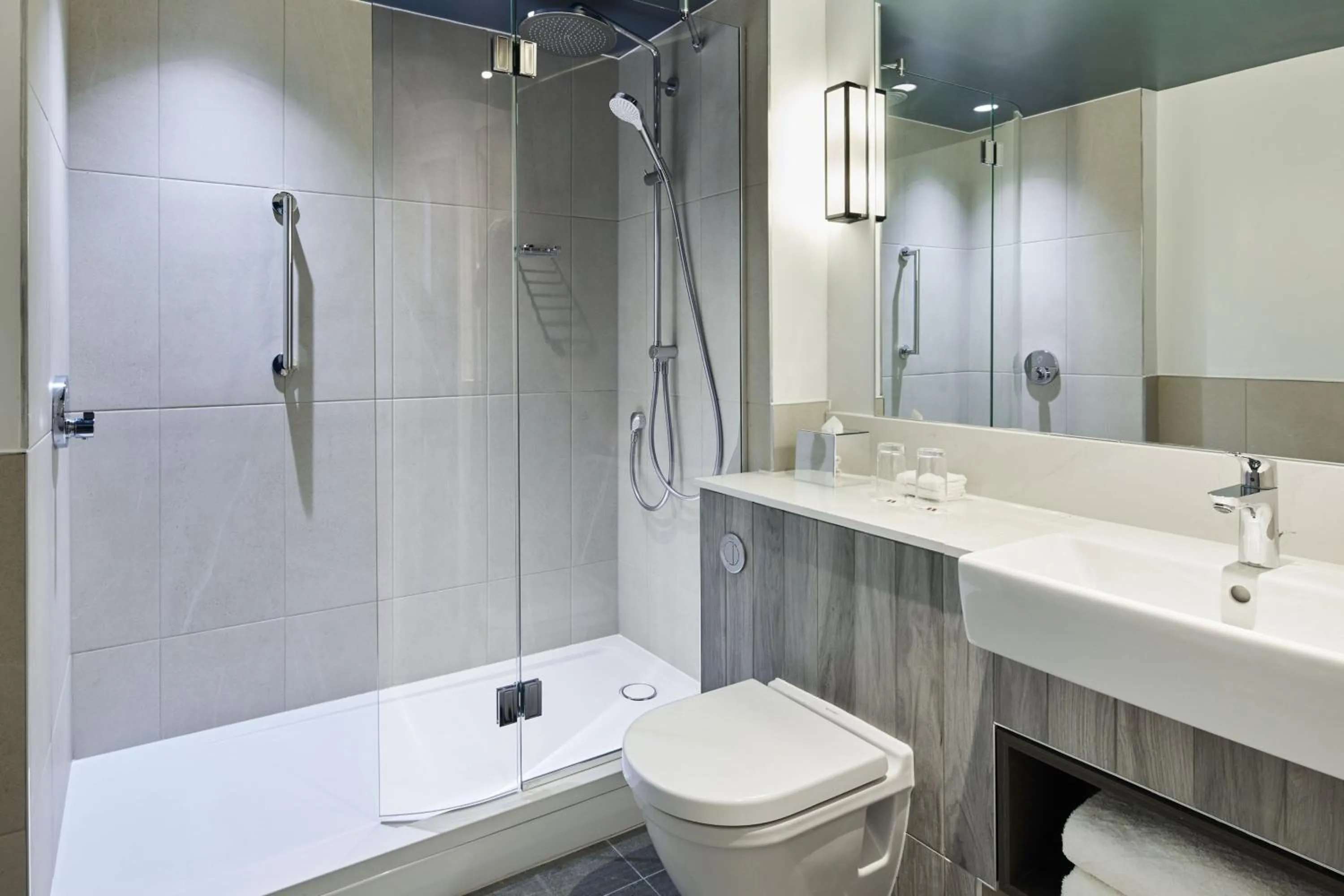 Bathroom in Bournemouth Highcliff Marriott Hotel