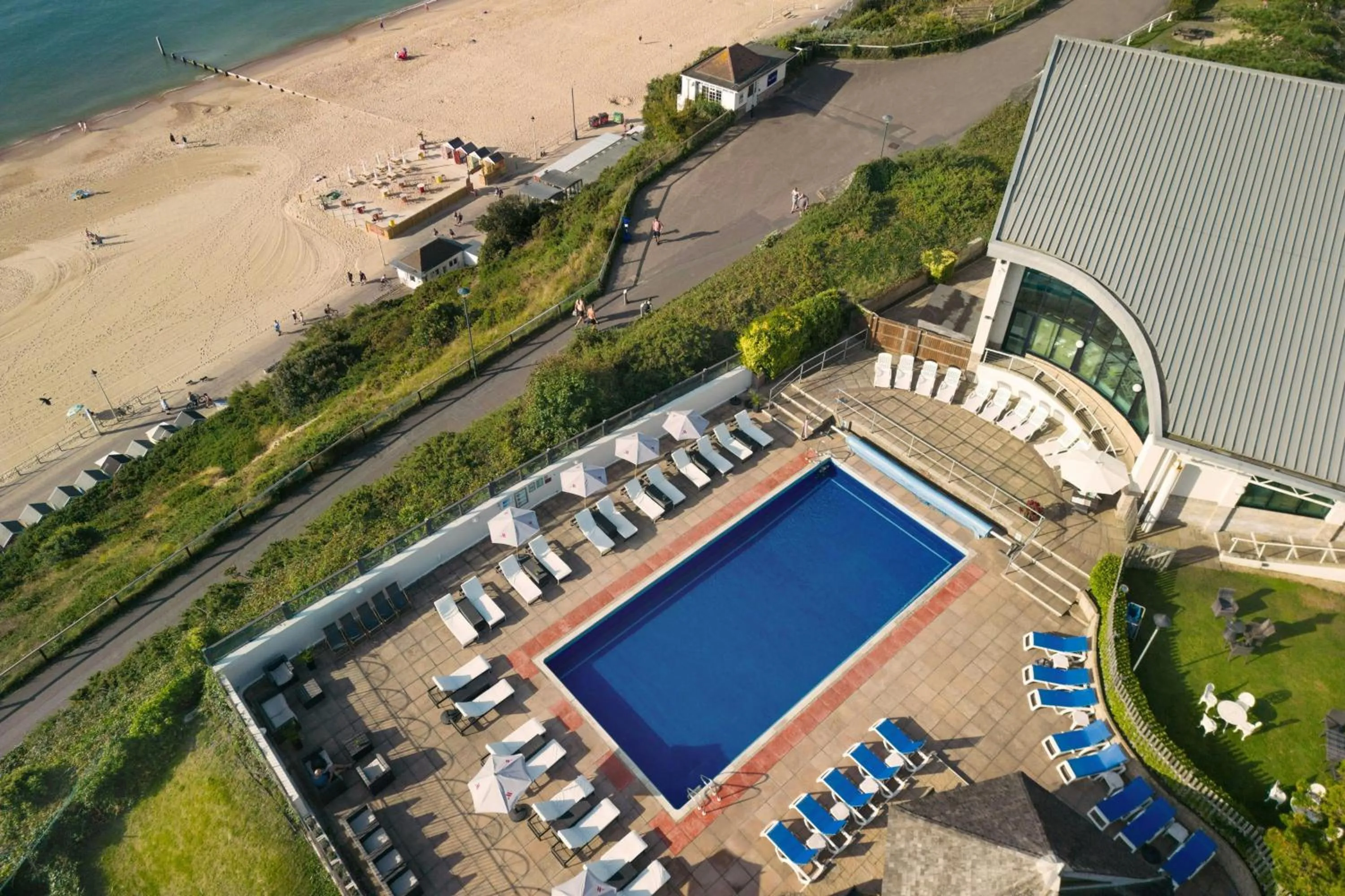 Swimming pool in Bournemouth Highcliff Marriott Hotel