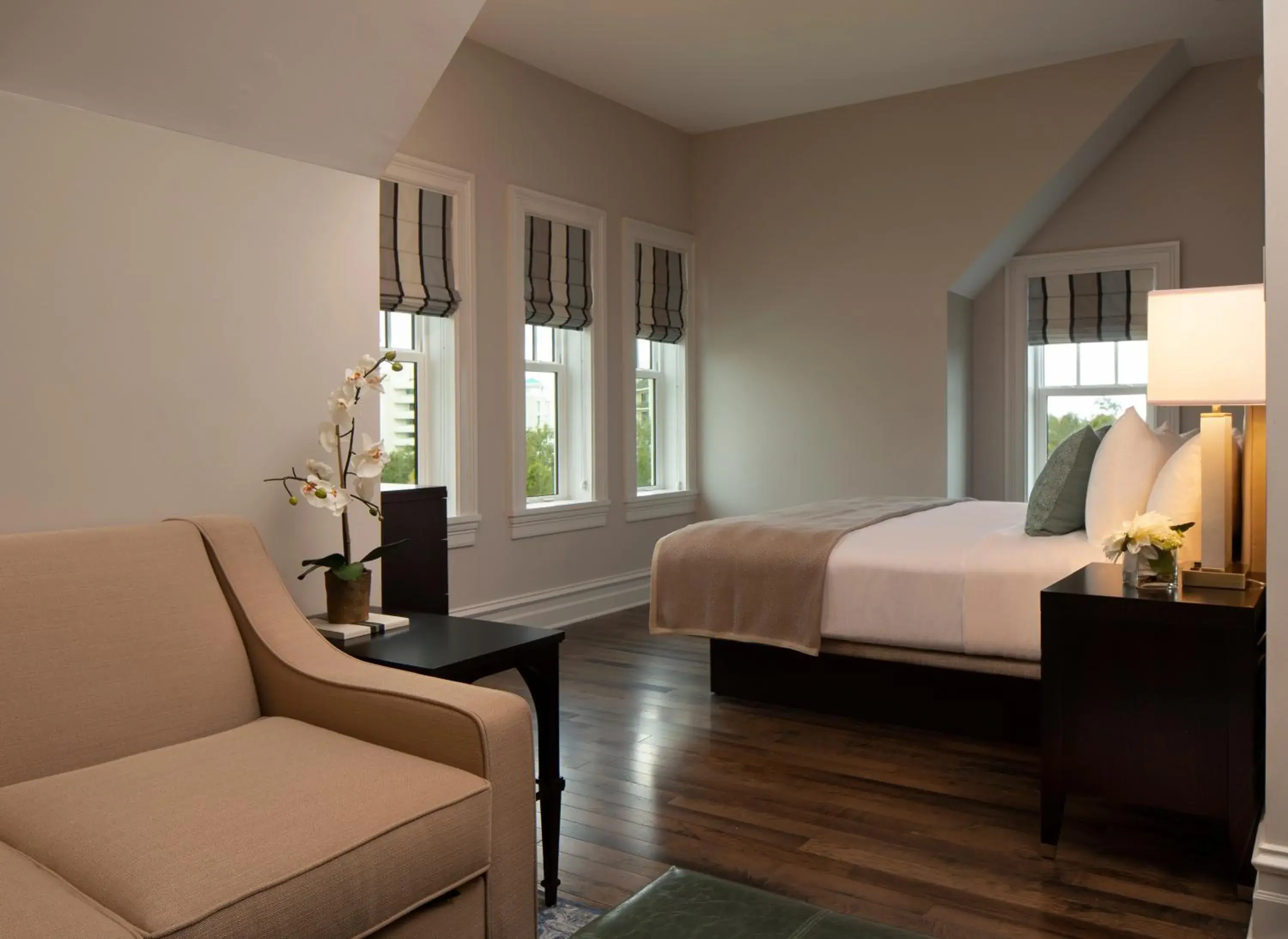 Junior King Suite with Pool View in Belleview Inn Junior King Suite with Pool View in Belleview Inn