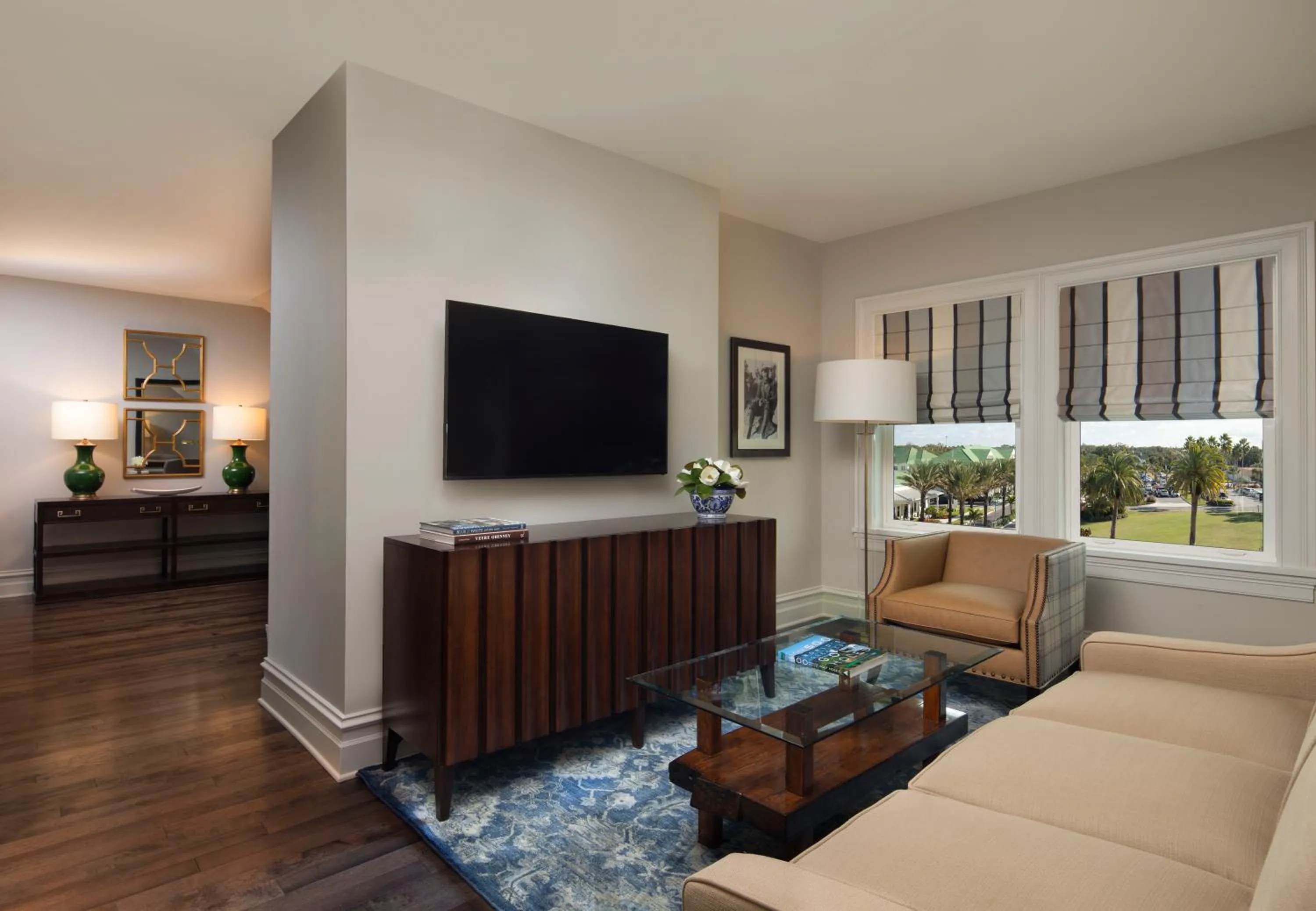 Communal lounge/ TV room in Belleview Inn