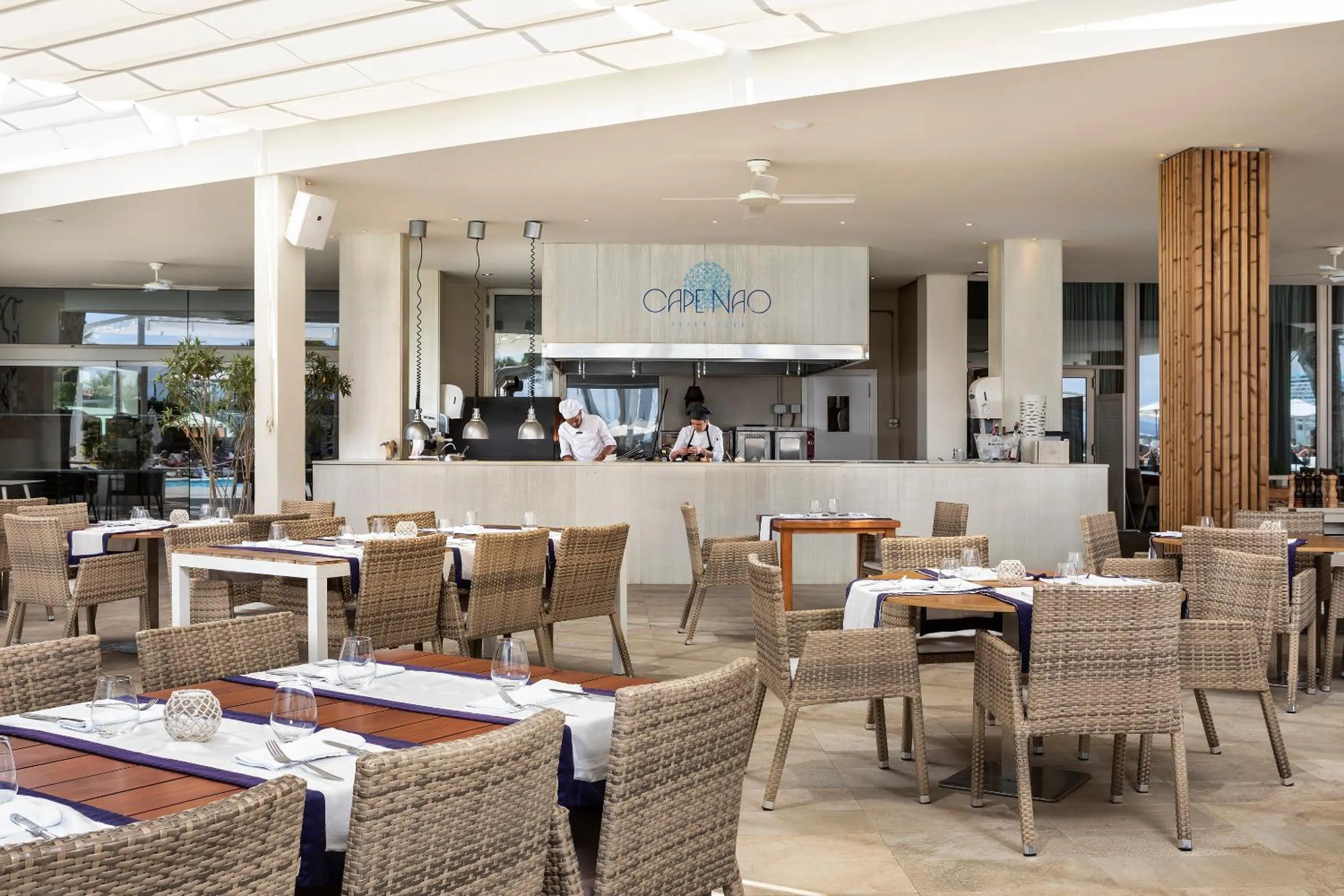 Restaurant/places to eat in Meliá South Beach