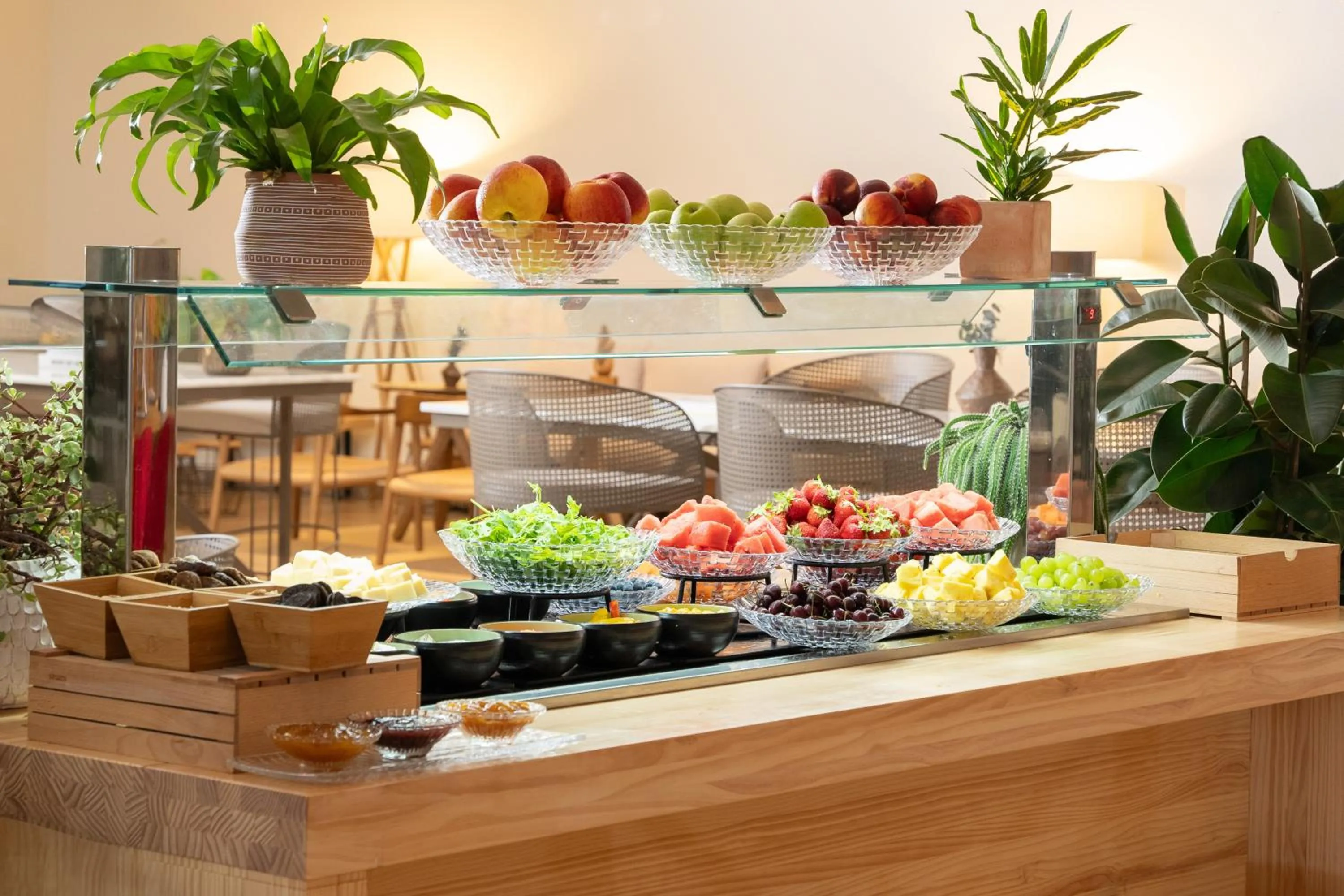 Buffet breakfast in Meliá South Beach