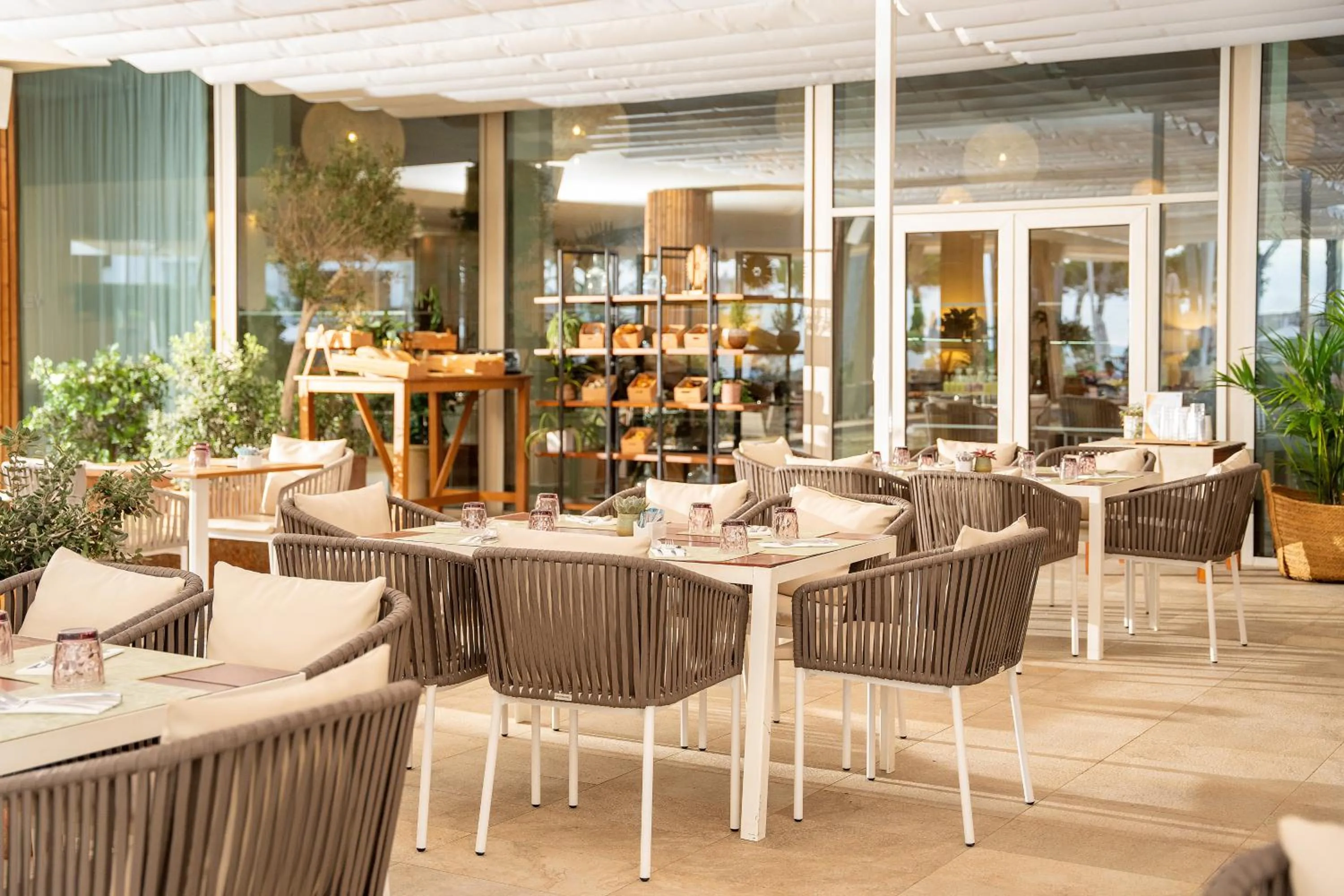 Restaurant/places to eat in Meliá South Beach