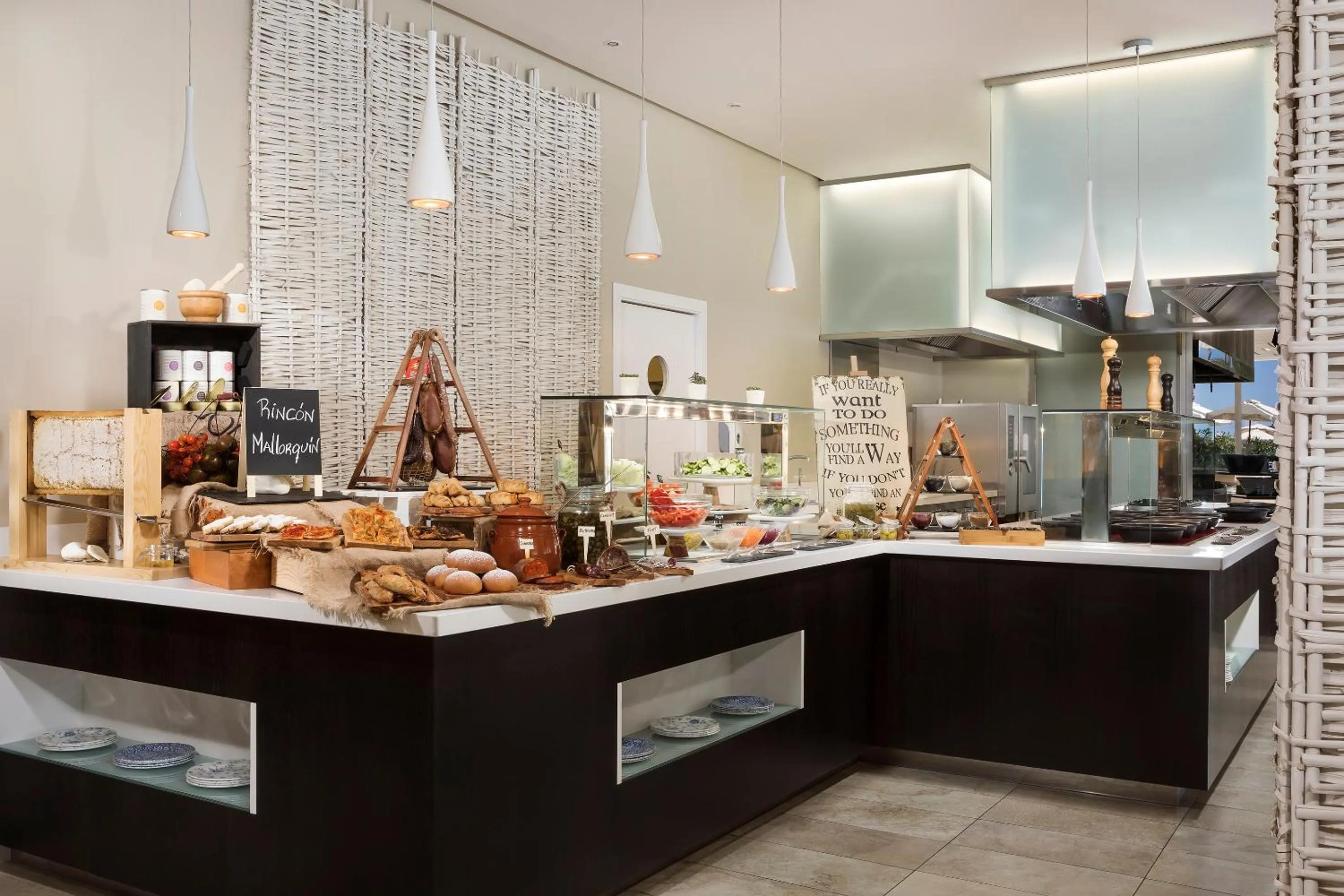 Buffet breakfast in Meliá South Beach