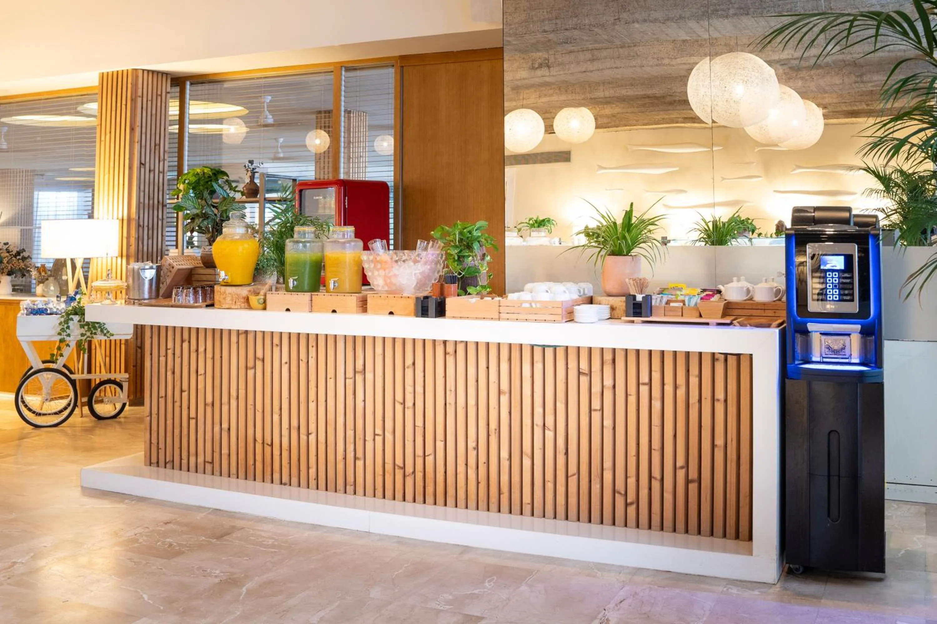 Buffet breakfast in Meliá South Beach