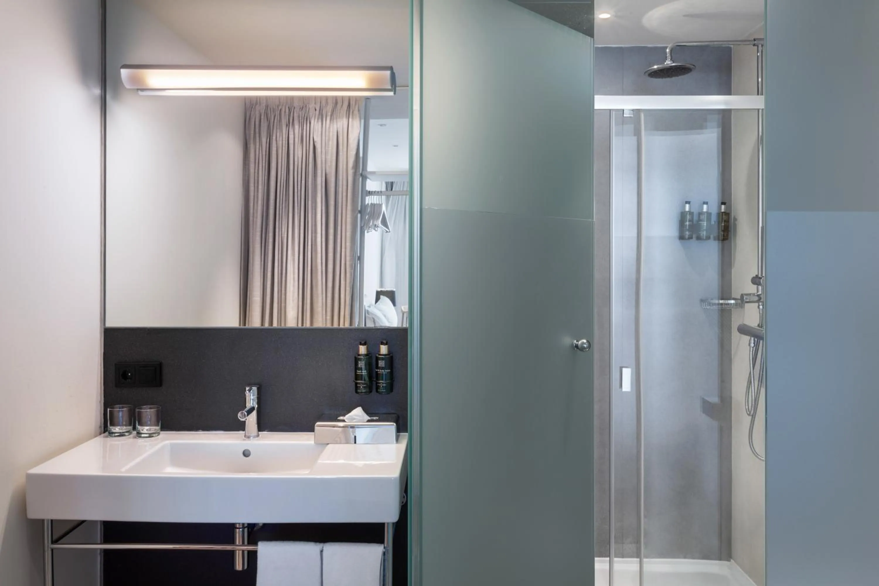 Shower in Meliá South Beach