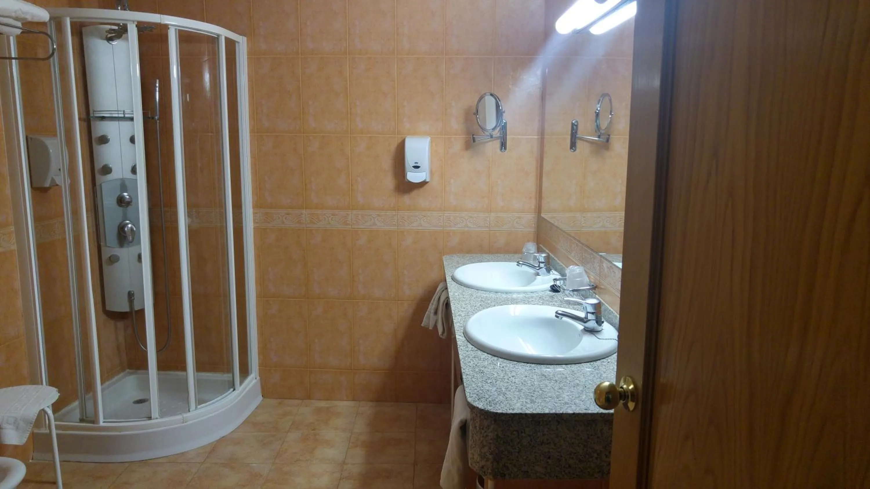 Shower in Hotel Cabañas