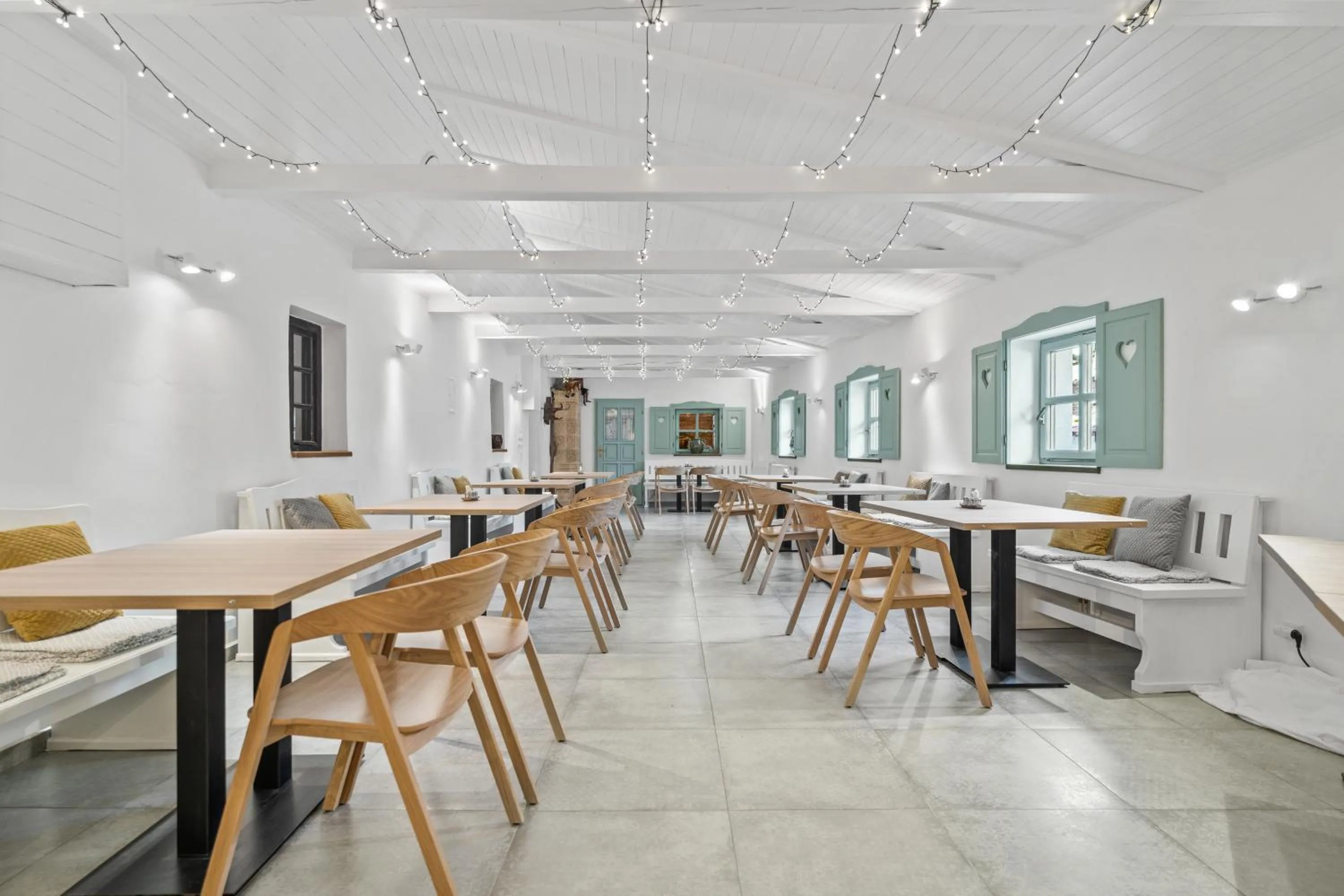 Restaurant/places to eat in Pension Regina